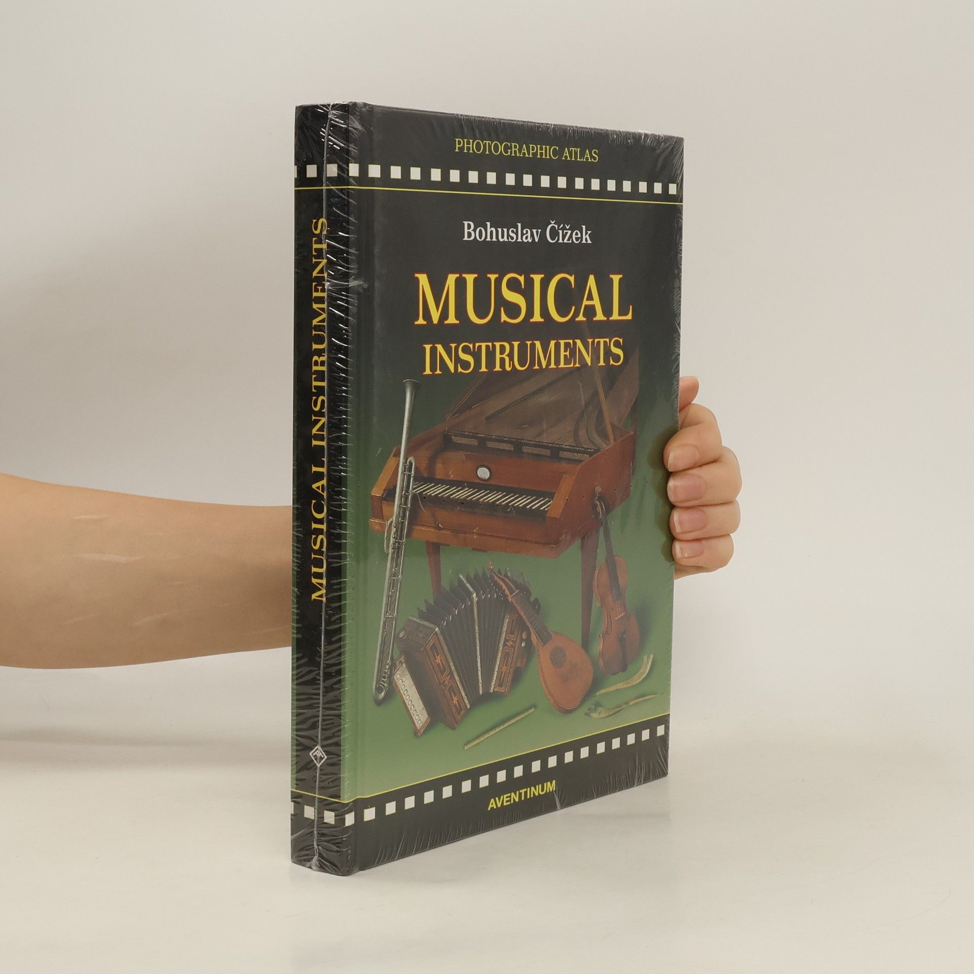 Bohuslav Čížek Musical Instruments. Photographic Atlas