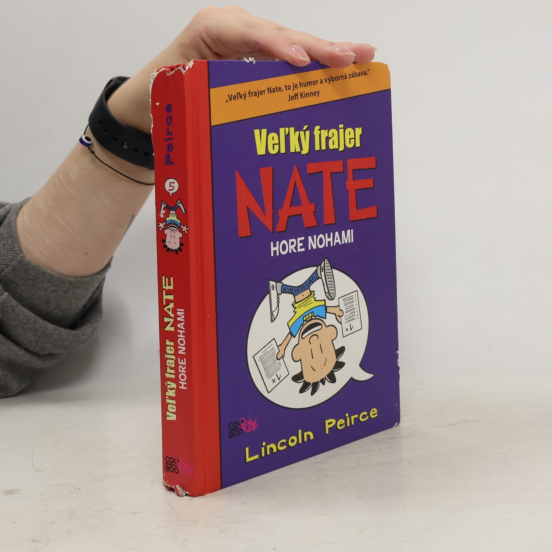 Lincoln Peirce Veľký frajer Nate: Hore nohami