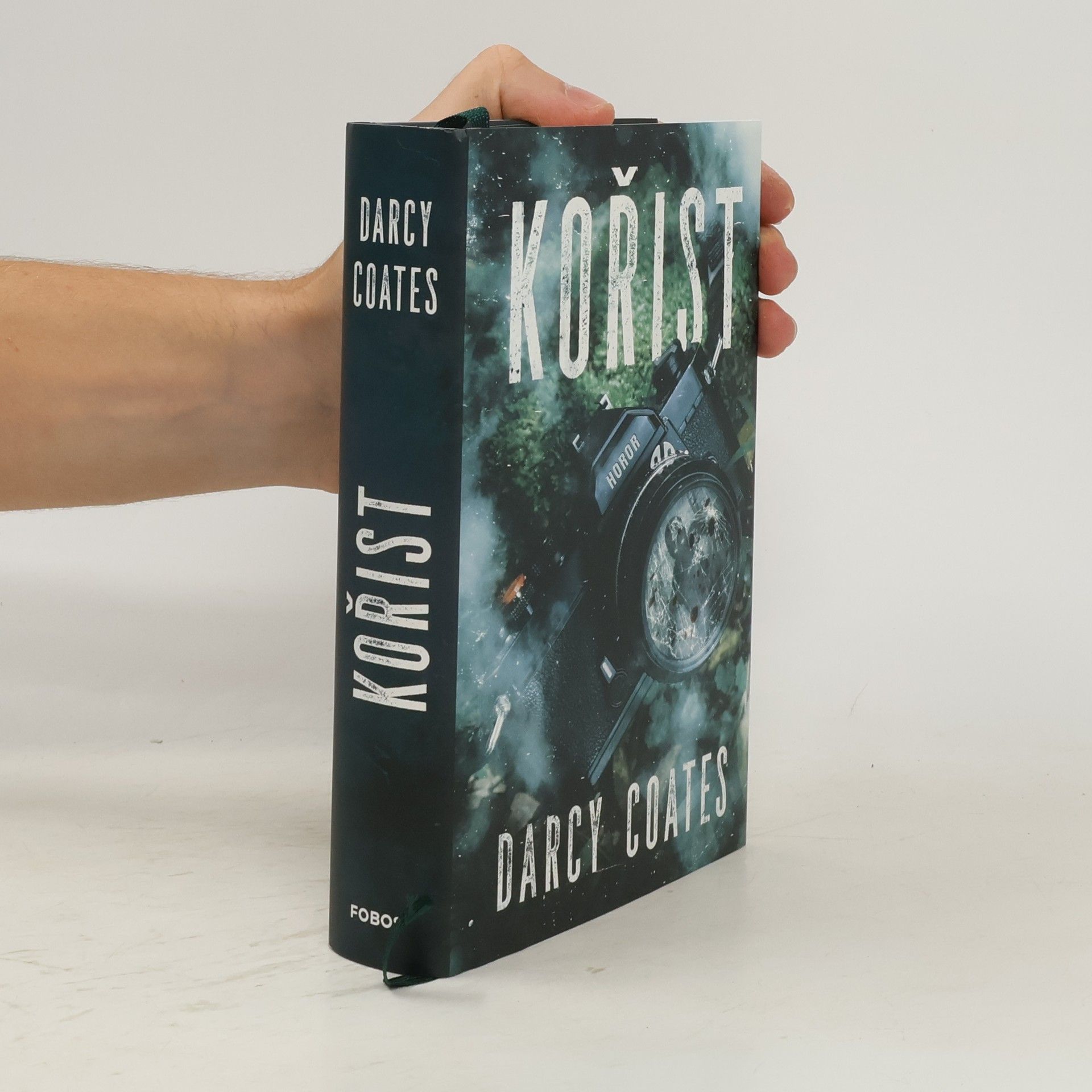 Darcy Coates Kořist