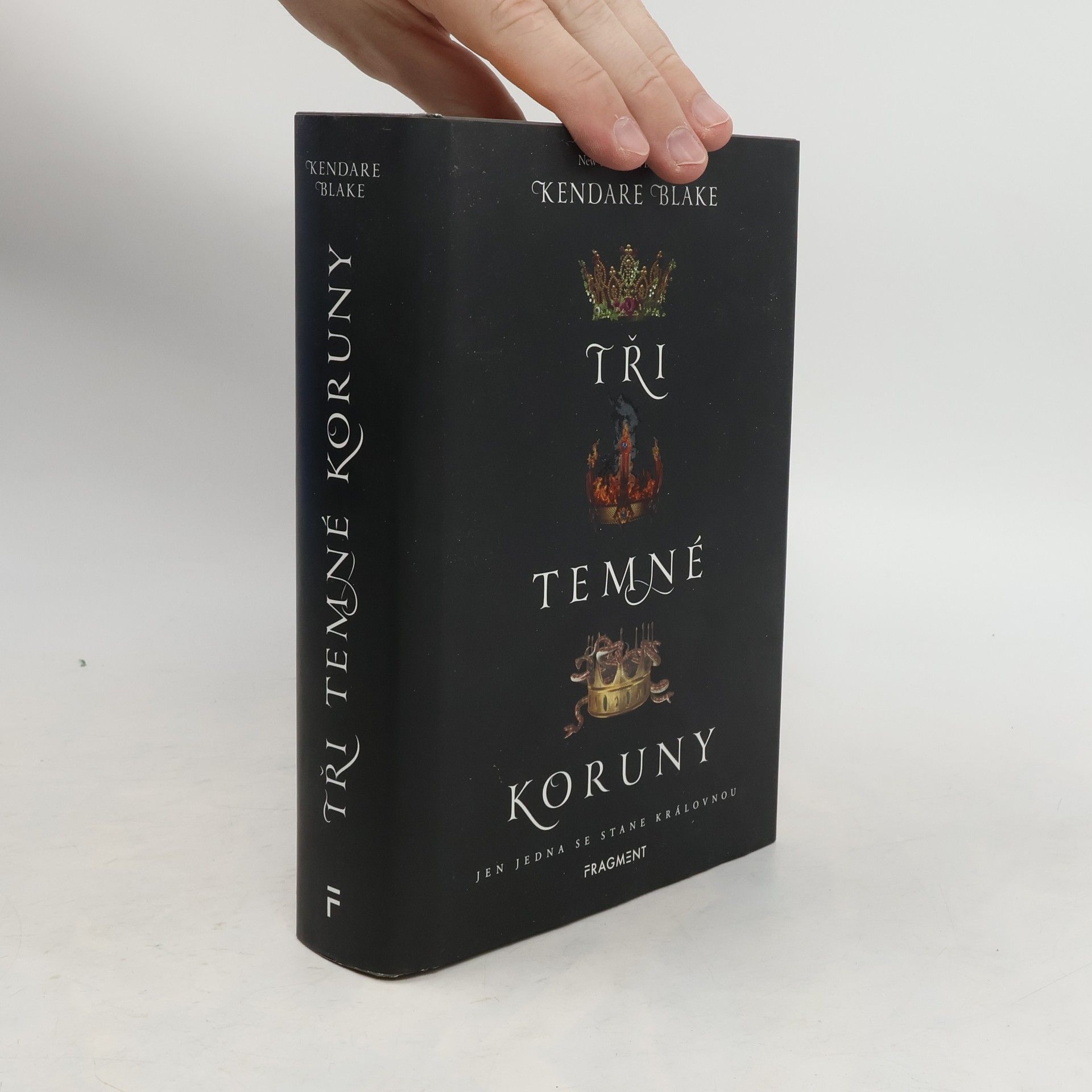 Kendare Blake Tři temné koruny