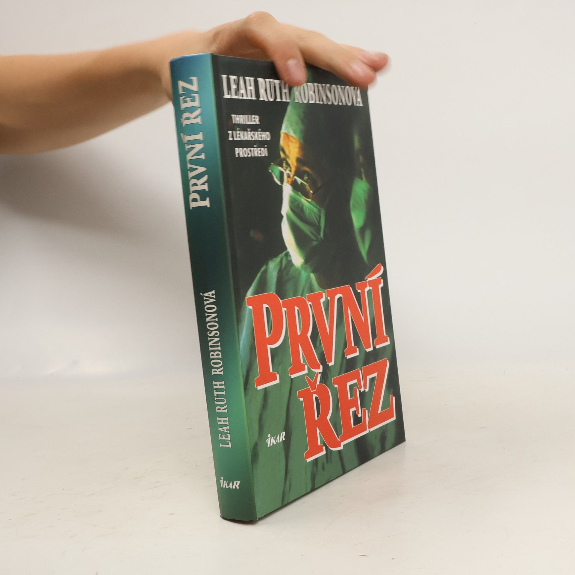 Leah Ruth Robinson První řez