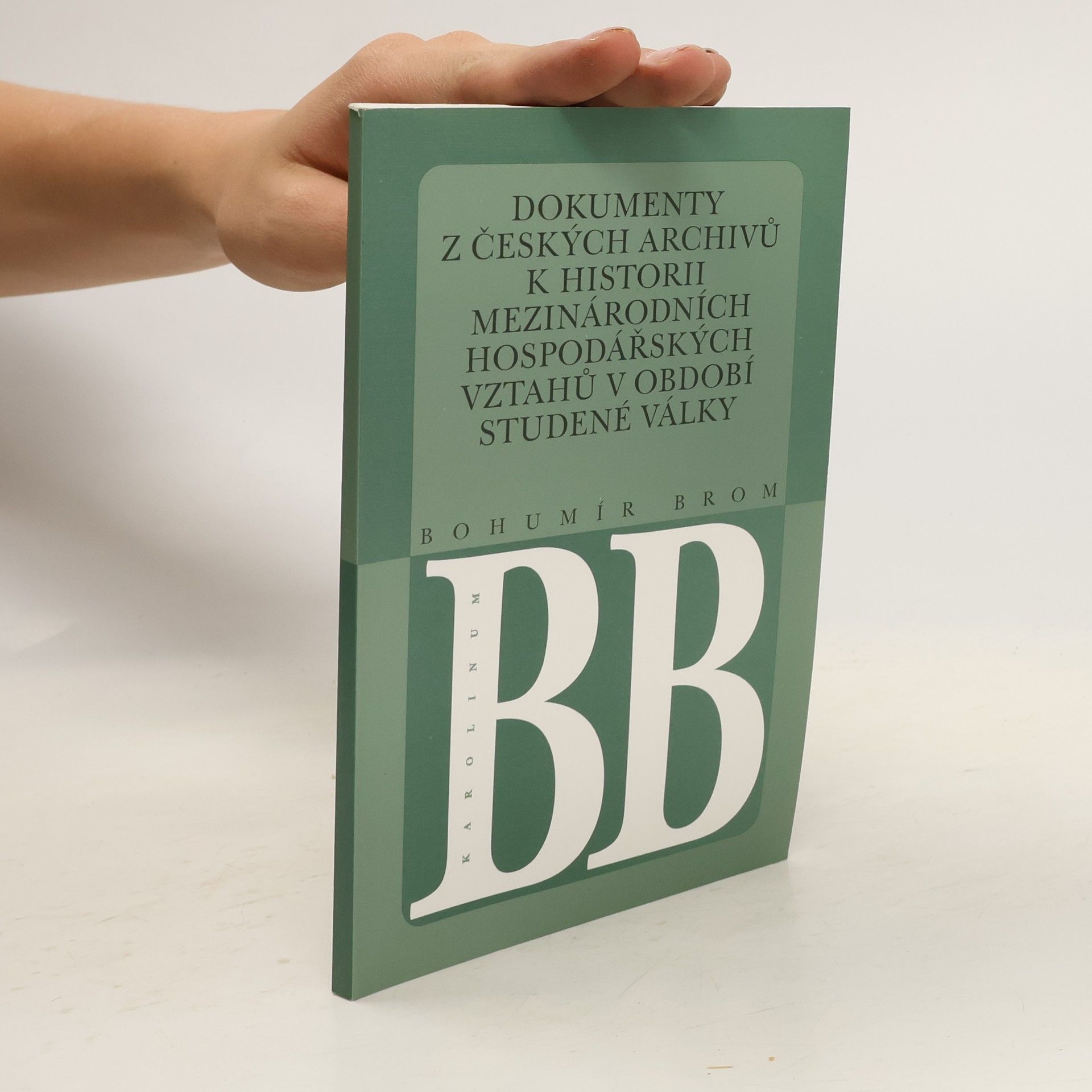 Bohumír Brom Dokumenty z českých archivů k historii mezinárodních hospodářských vztahů v období studené války (Studie o pramenech)