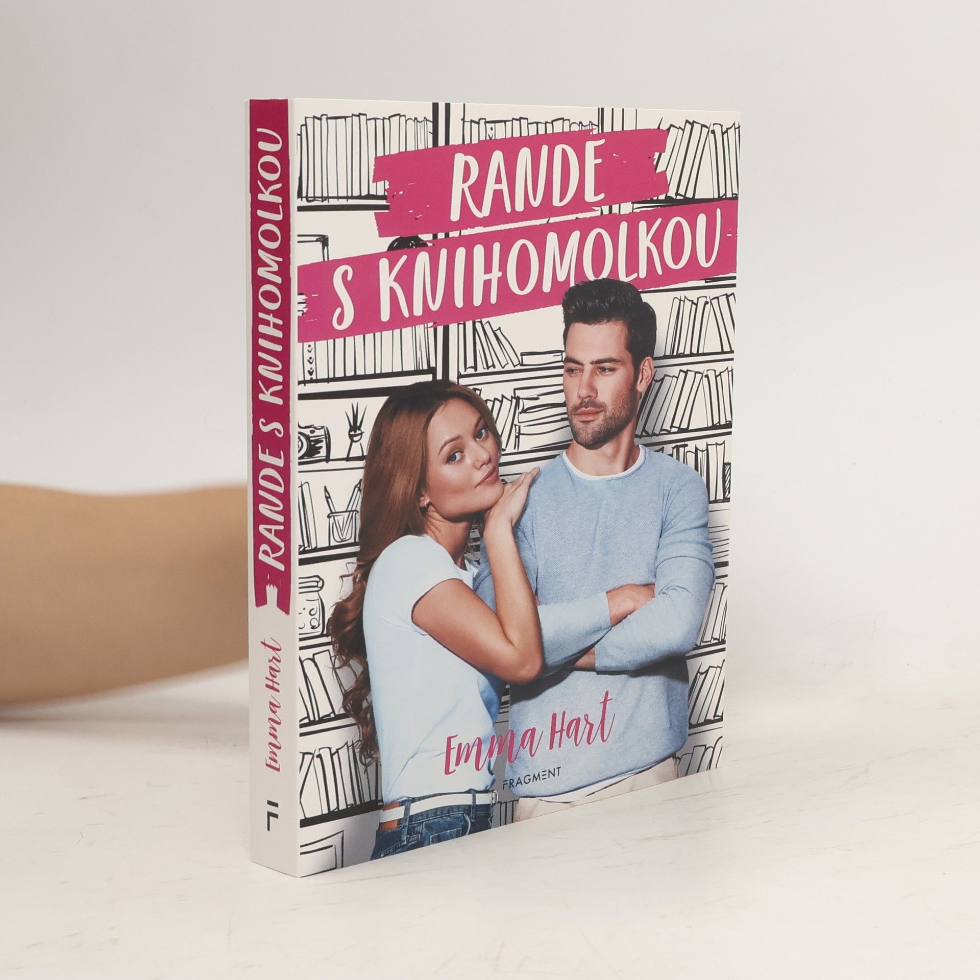 Emma Hart Rande s knihomolkou
