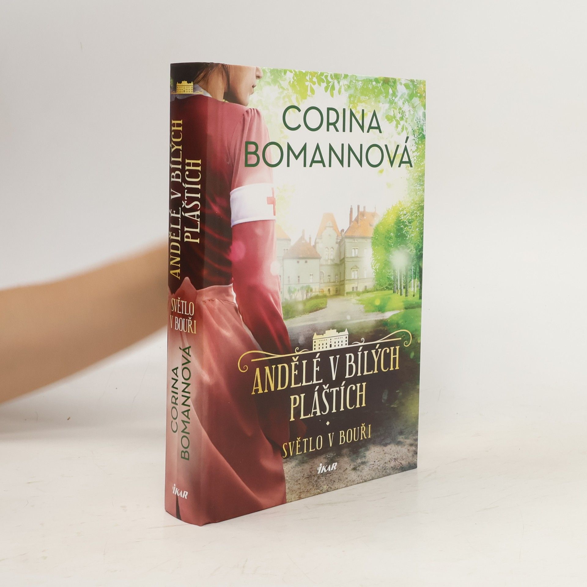 Corina Bomann ANDĚLÉ V BÍLÝCH PLÁŠTÍCH: Světlo v bouři