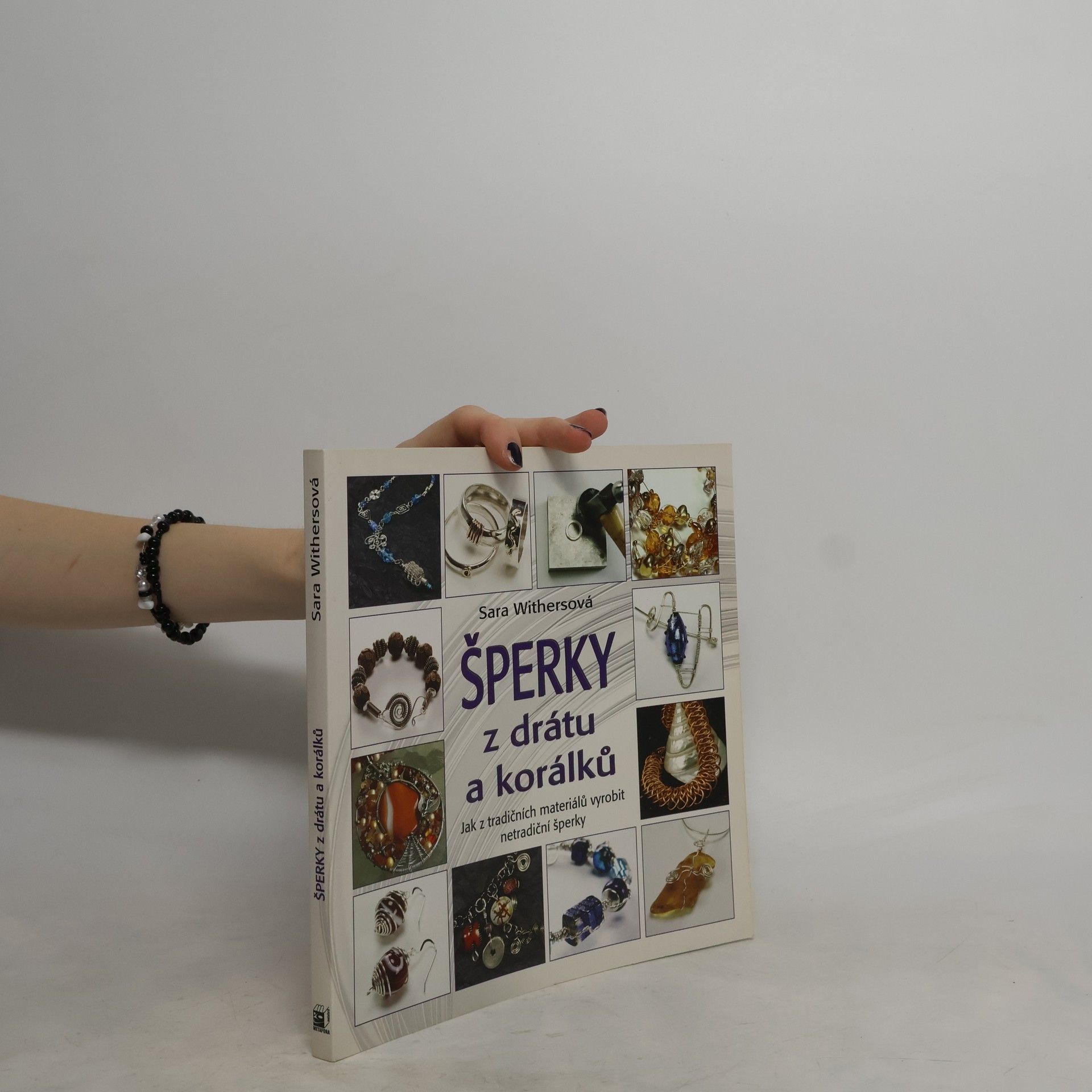 Sara Withers Šperky z drátu a korálků