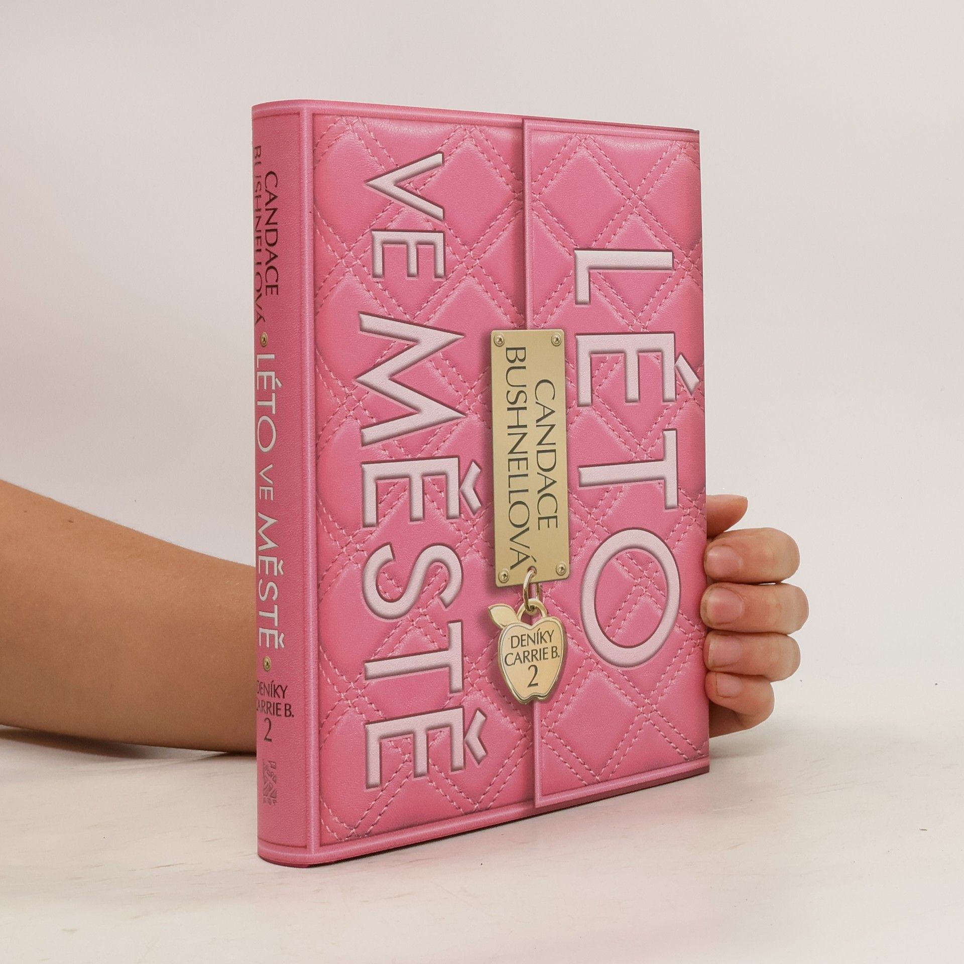 Candace Bushnell Deníky Carrie B. 2, Léto ve městě