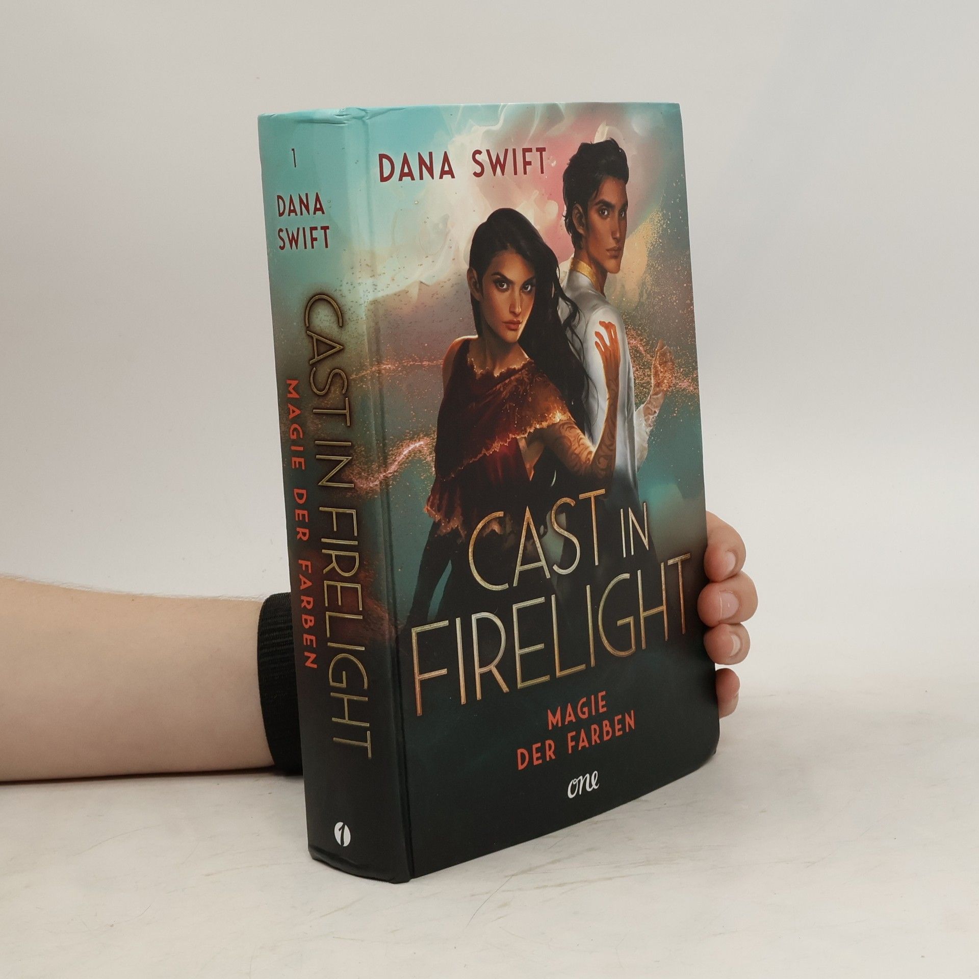 Dana Swift Cast in Firelight - Magie der Farben