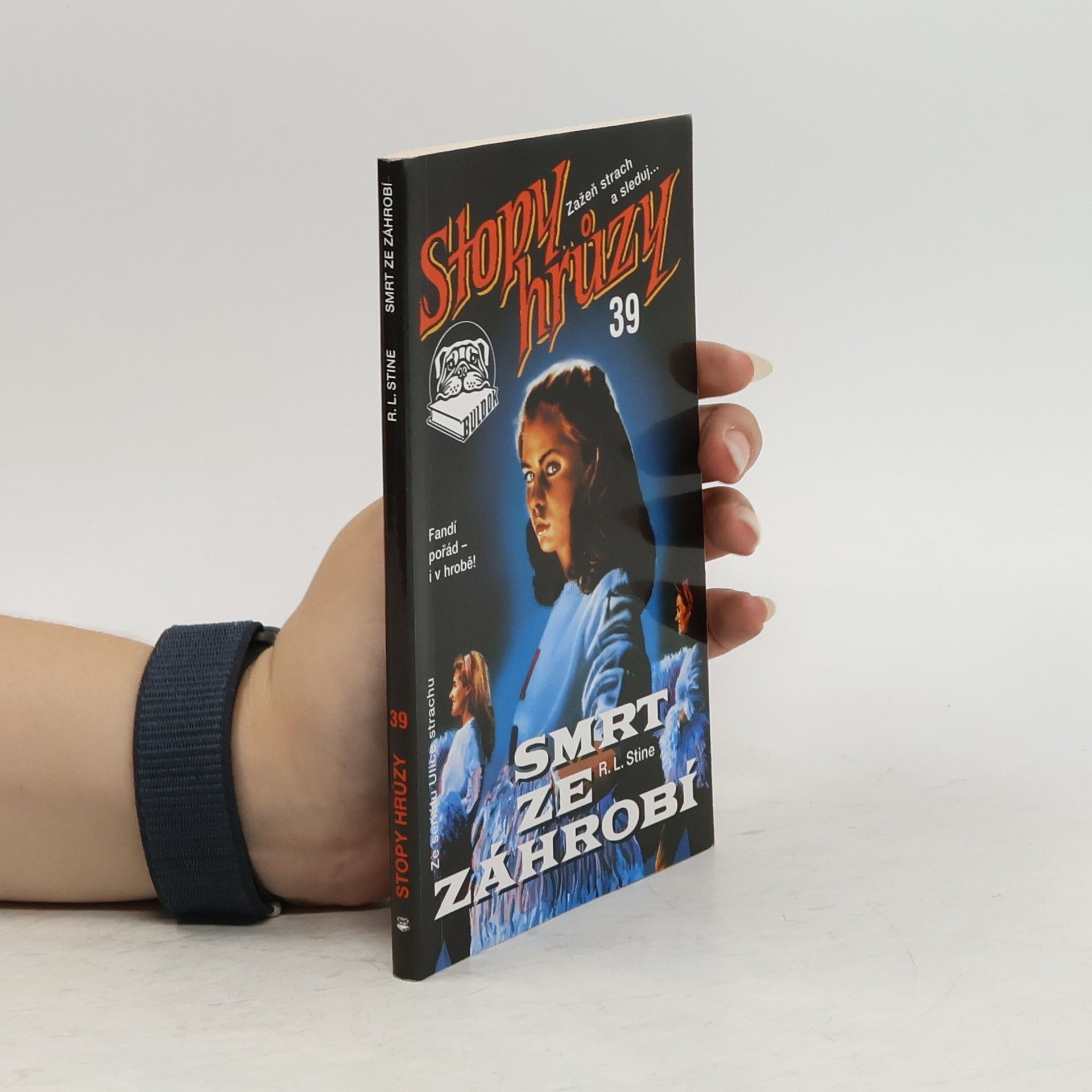 R. L. Stine Smrt ze záhrobí. Stopy hrůzy 39