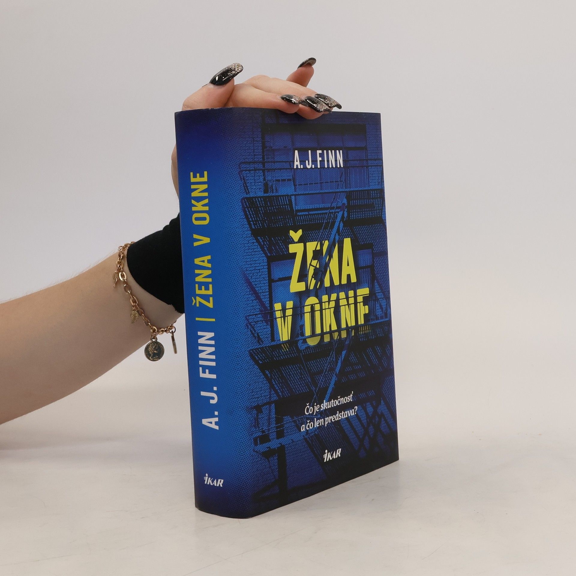 A. J. Finn Žena v okne