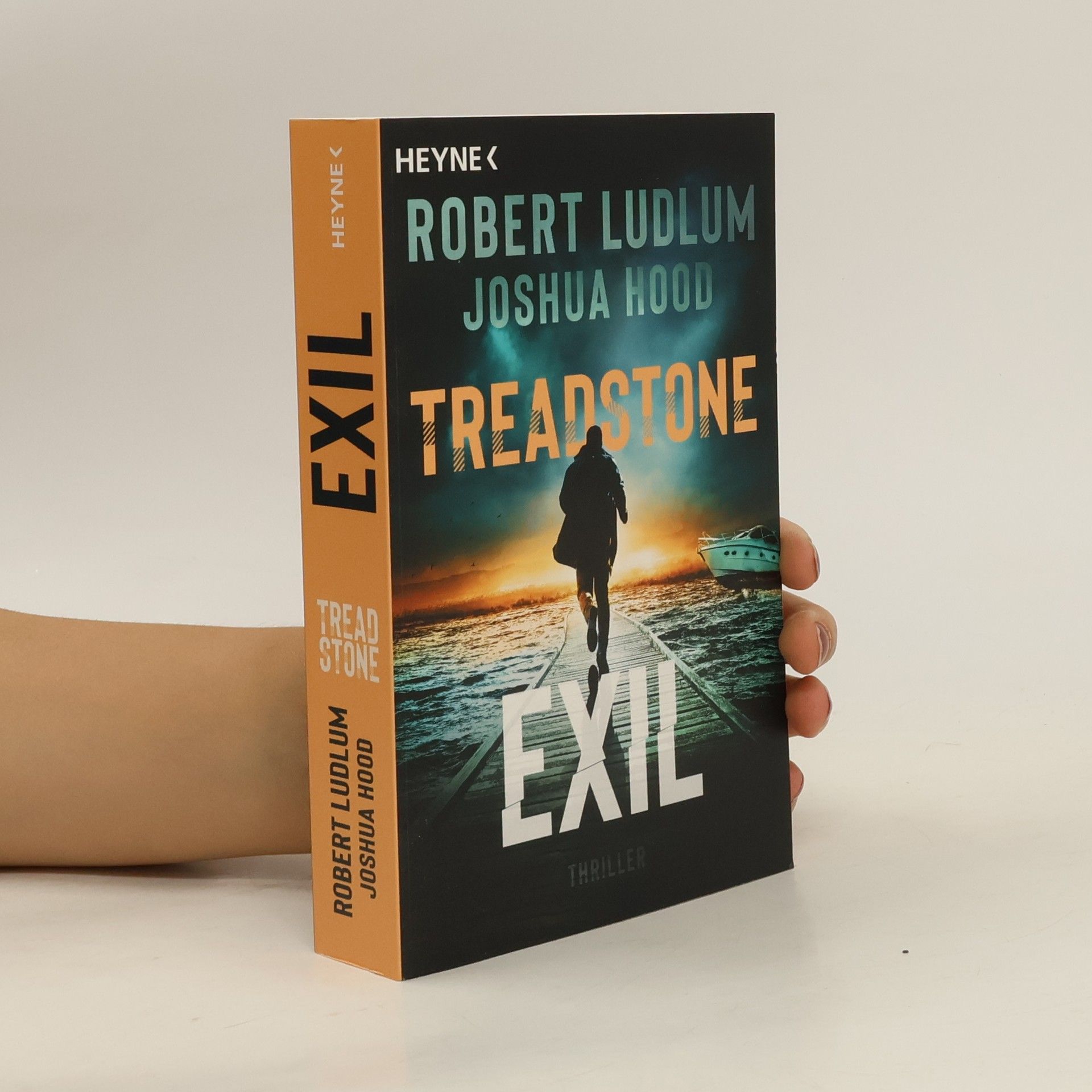 Robert Ludlum Treadstone – Exil