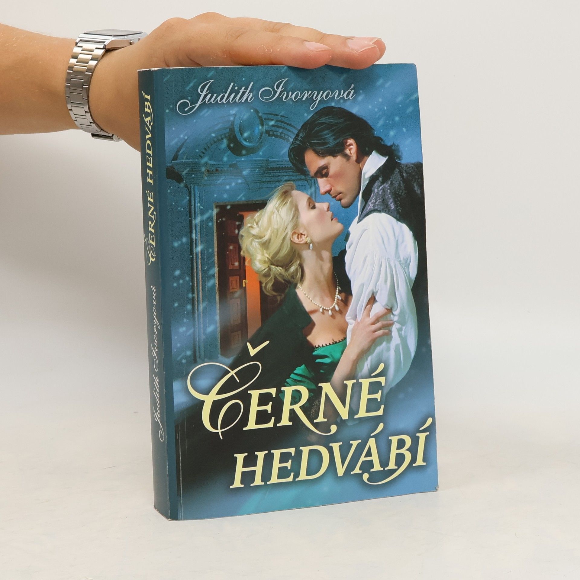 Judith Ivory Černé hedvábí
