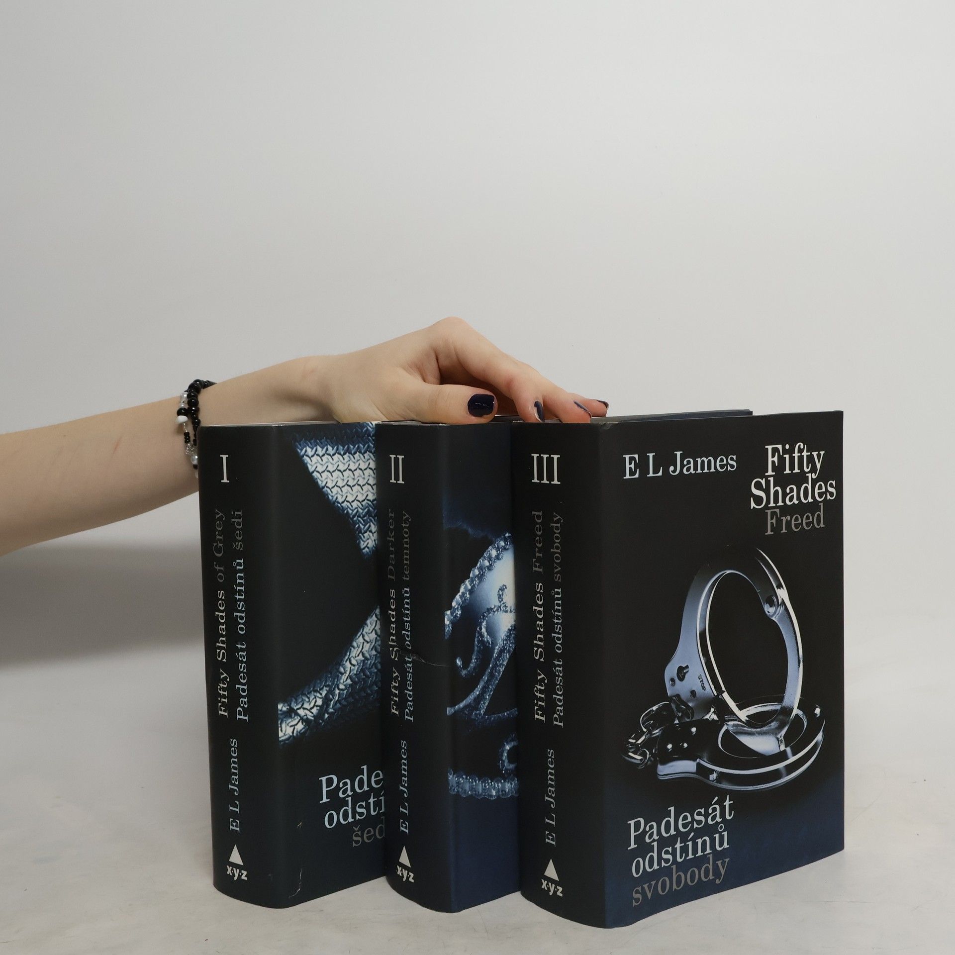 E. L. James Padesát odstínů 1-3