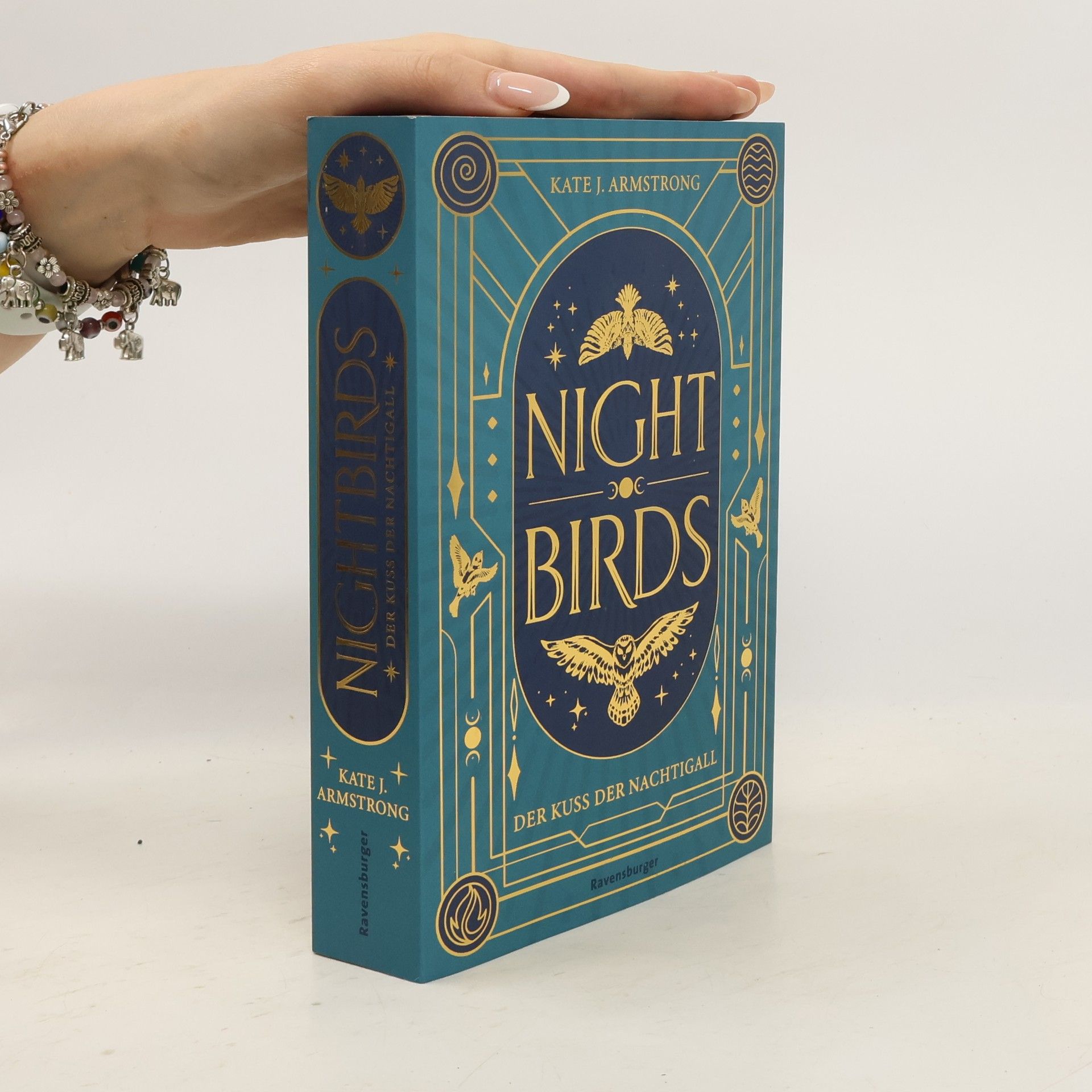 Nightbirds, Band 1: Der Kuss der Nachtigall (Epische Romantasy Limitierte Auflage mit Farbschnitt)
