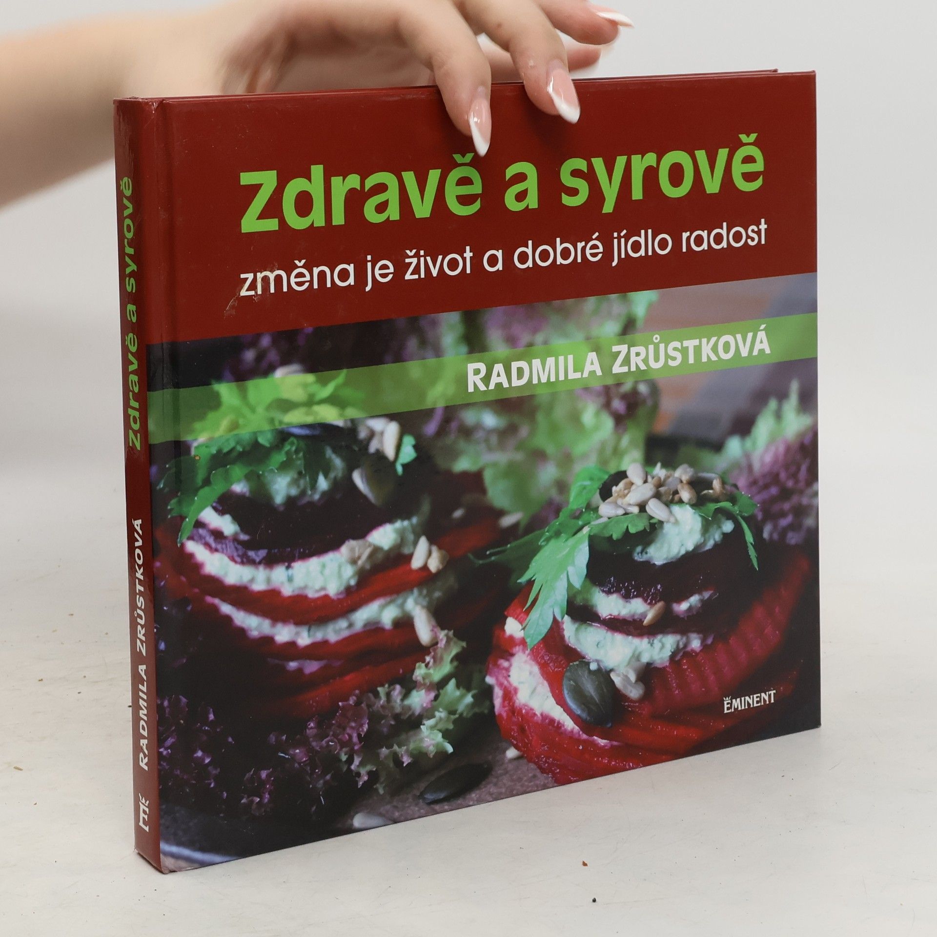 Radmila Zrůstková Zdravě a syrově : změna je život a dobré jídlo radost