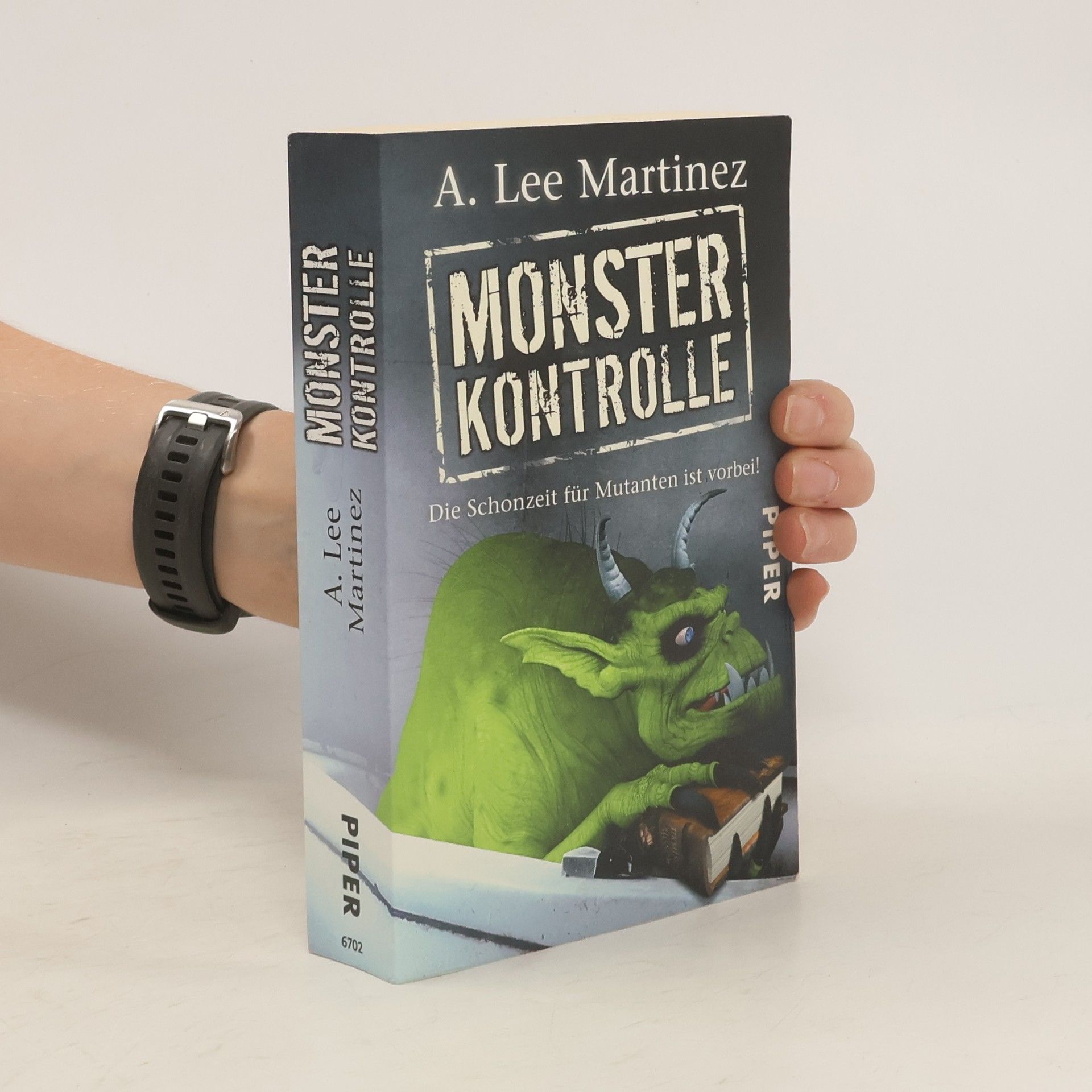 A. Lee Martinez Monsterkontrolle
