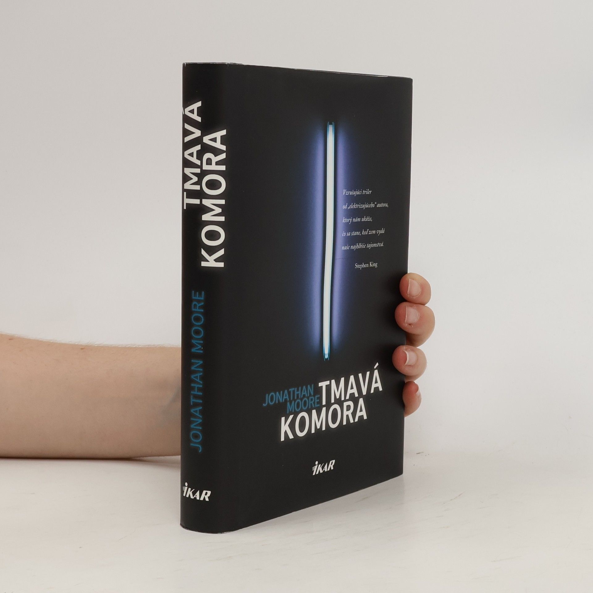 Jonathan Moore Tmavá komora