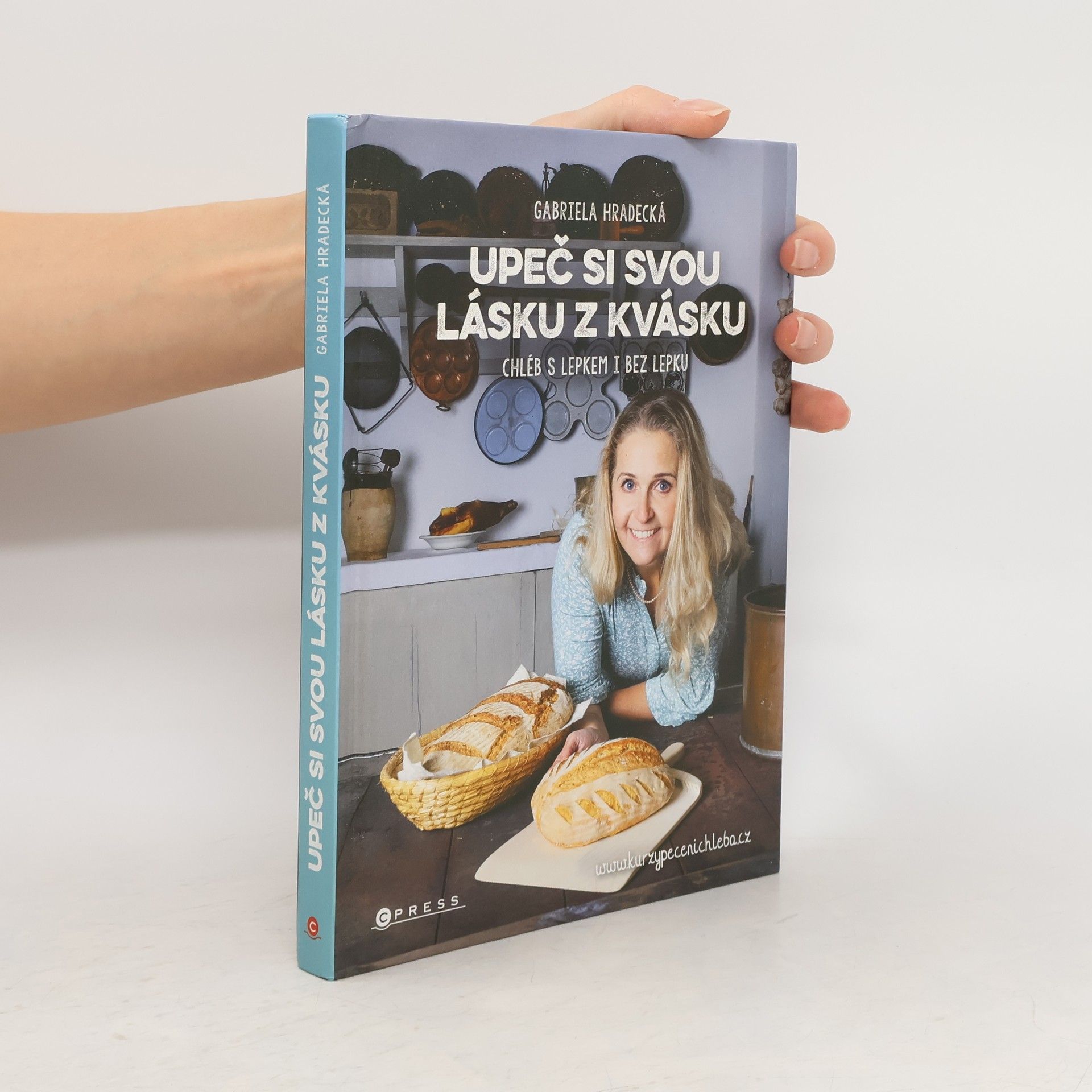 Gabriela Hradecká Upeč si svou lásku z kvásku : chléb s lepkem i bez lepku