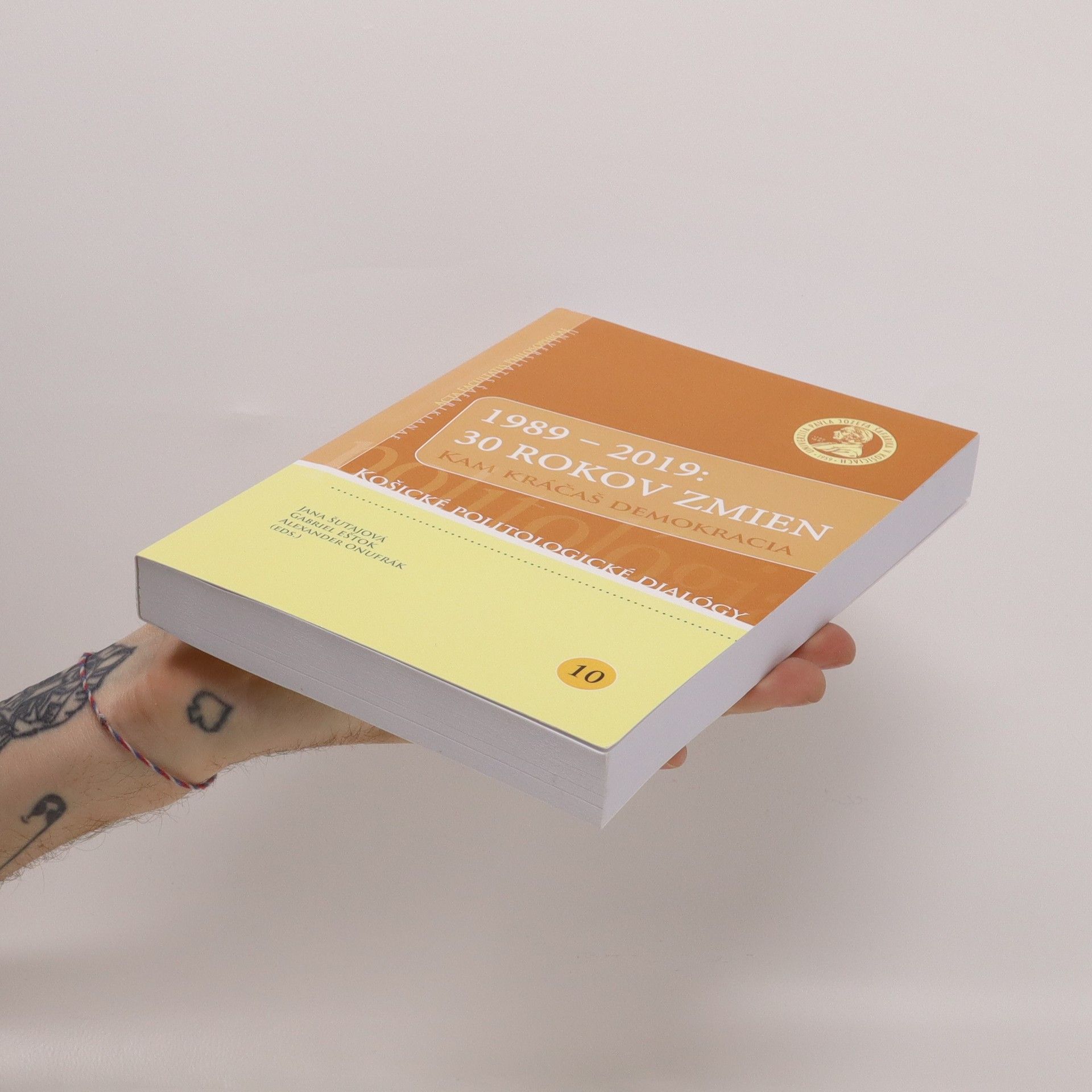 Various authors 1989-2019 Dekády zmien : Kam kráčáš Demokracia