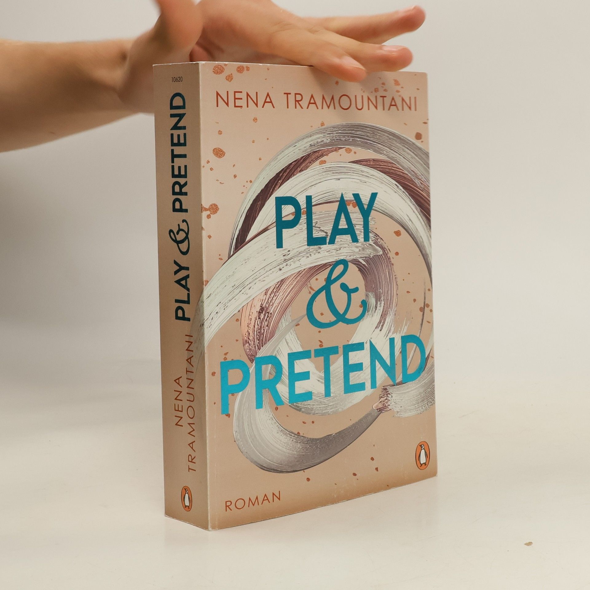 Nena Tramountani Play & Pretend