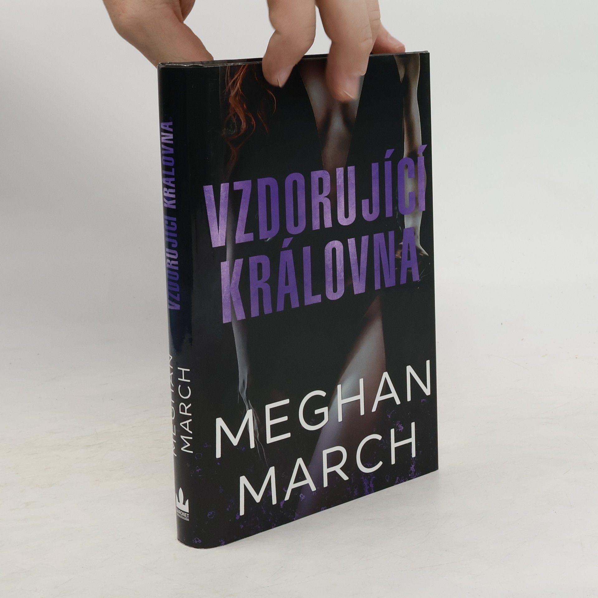 Meghan March Vzdorující královna : Mount trilogy 2