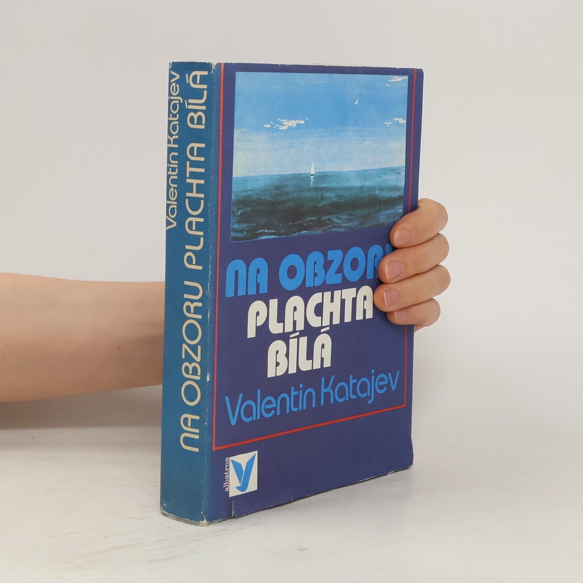 Valentin Petrovič Katajev Na obzoru plachta bílá