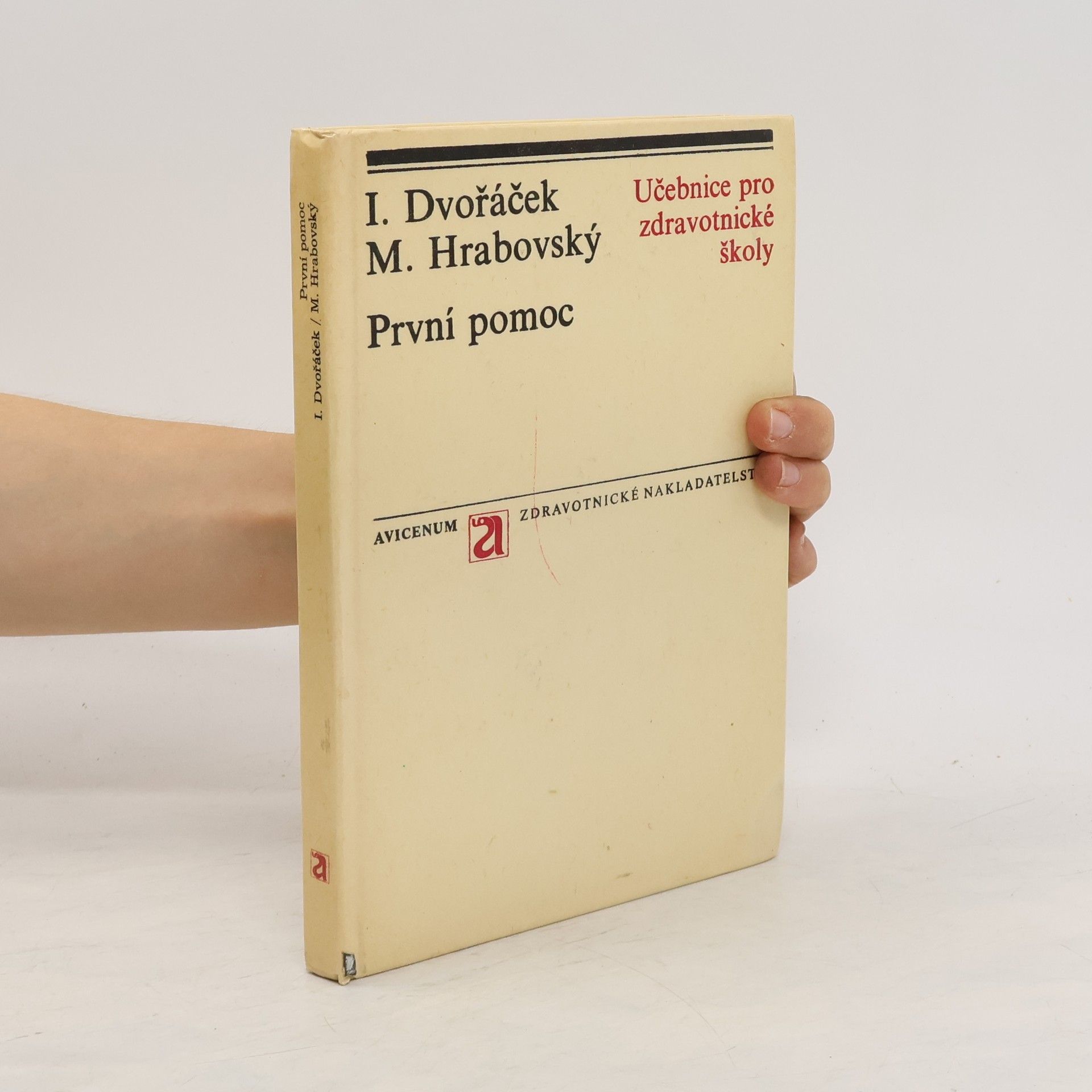 Ivan Dvořáček První pomoc. Učebnice pro střední zdravotnické školy