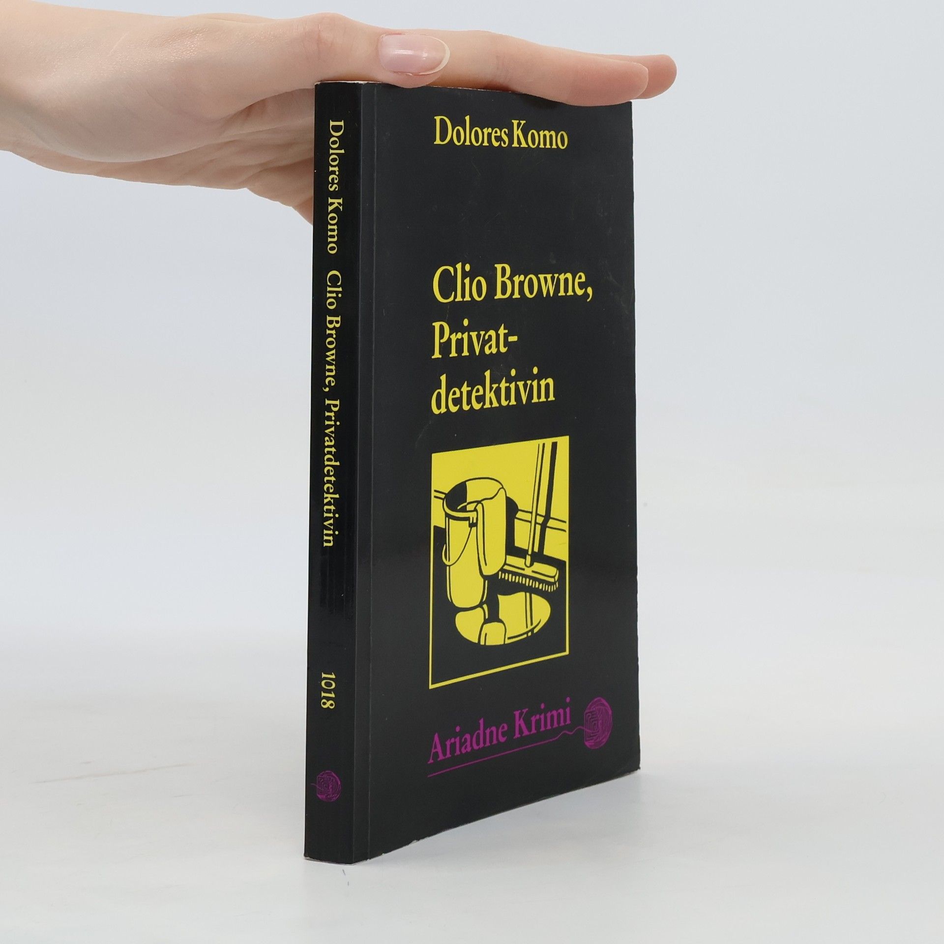 Dolores Komo Clio Browne, Privatdetektivin