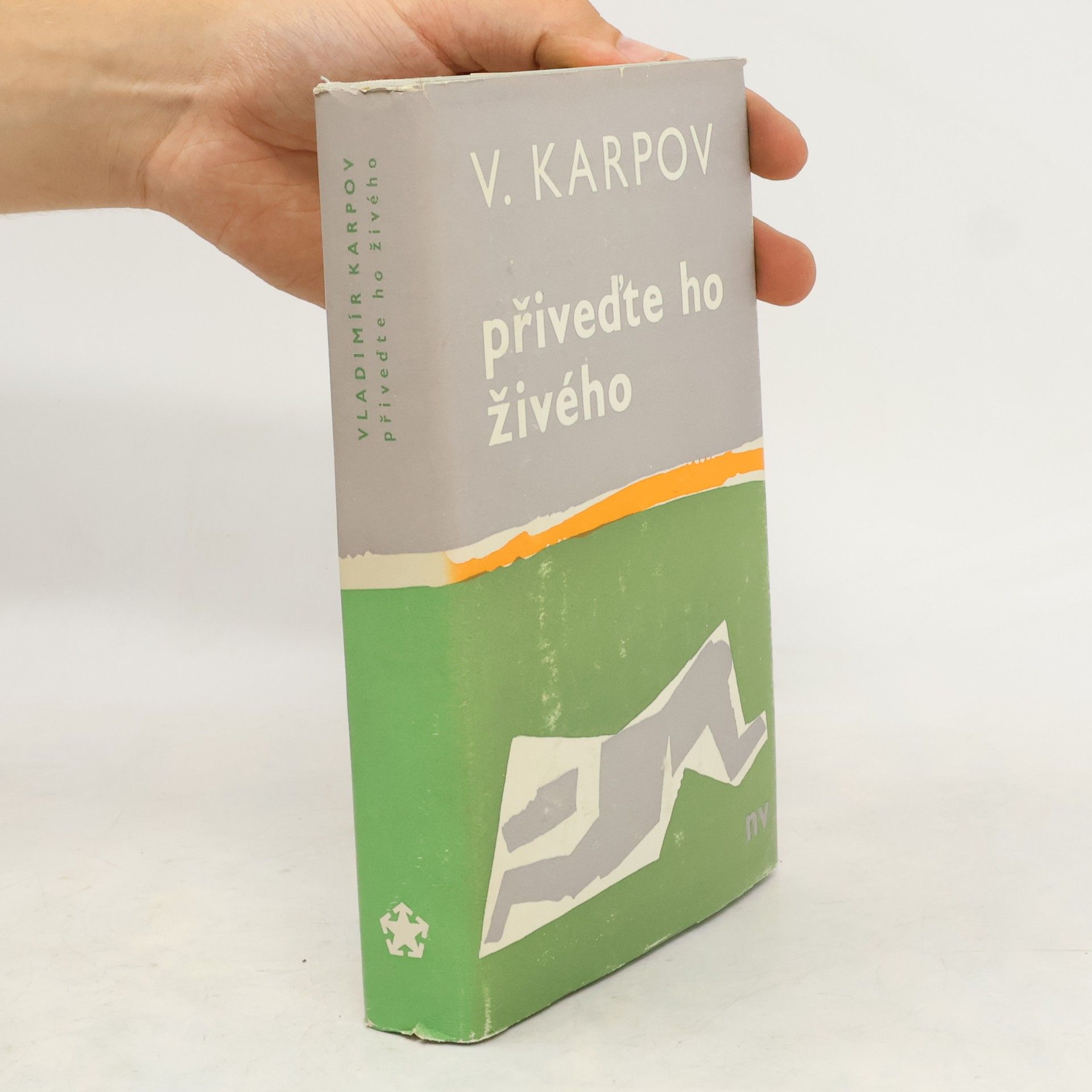 V. Karpow Přiveďte ho živého