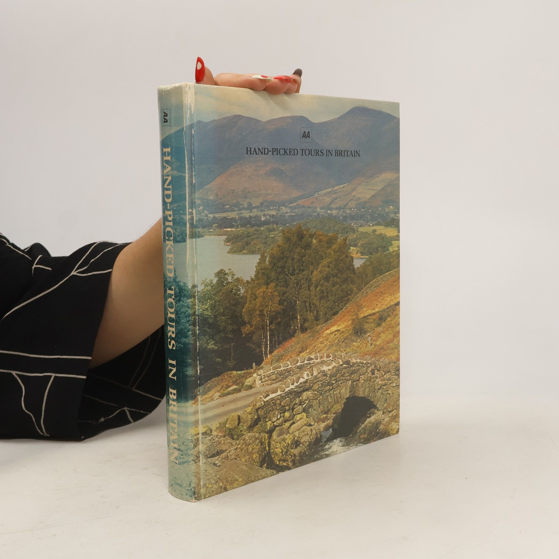 Various authors Hand-Picked Tours in Britain
