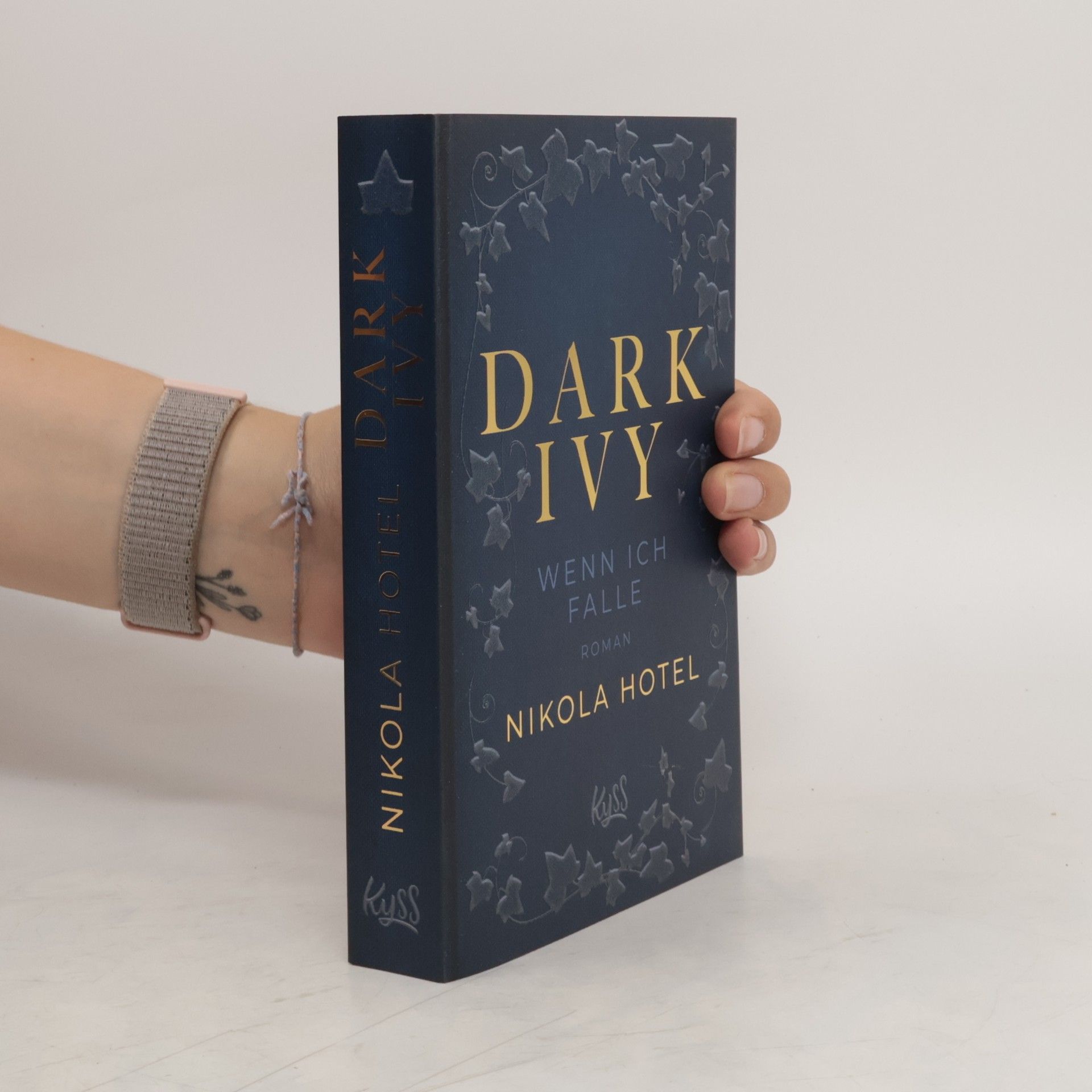 Nikola Hotel Dark Ivy - Wenn ich falle