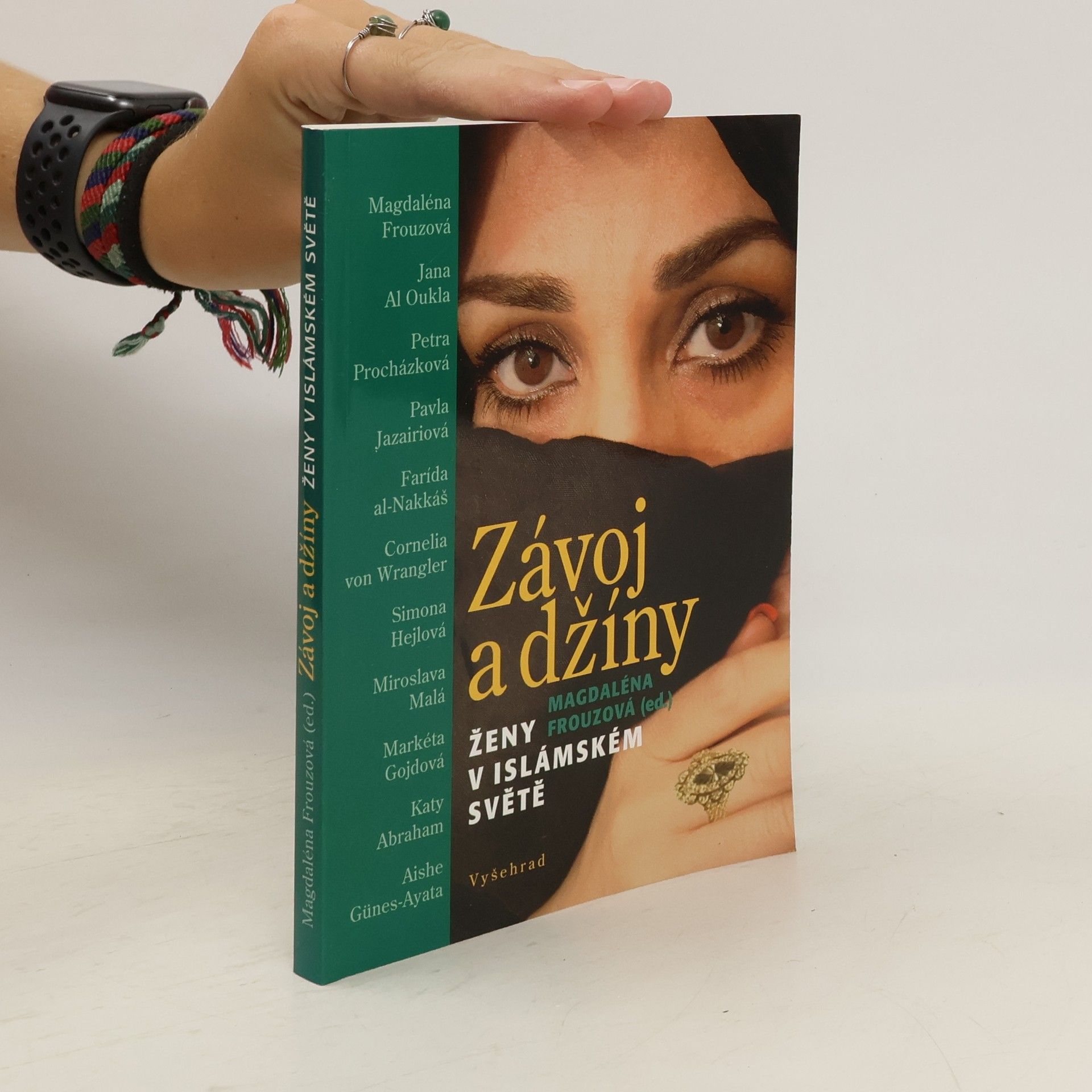 Magdaléna Frouzová Závoj a džíny
