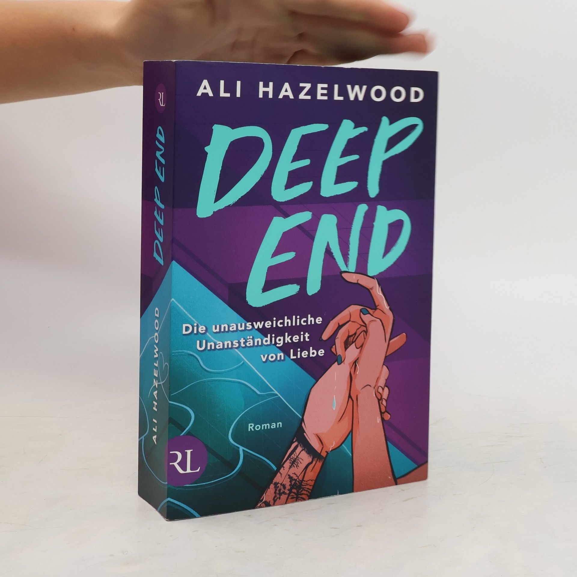 Ali Hazelwood Deep End. Die unausweichliche Unanständigkeit von Liebe