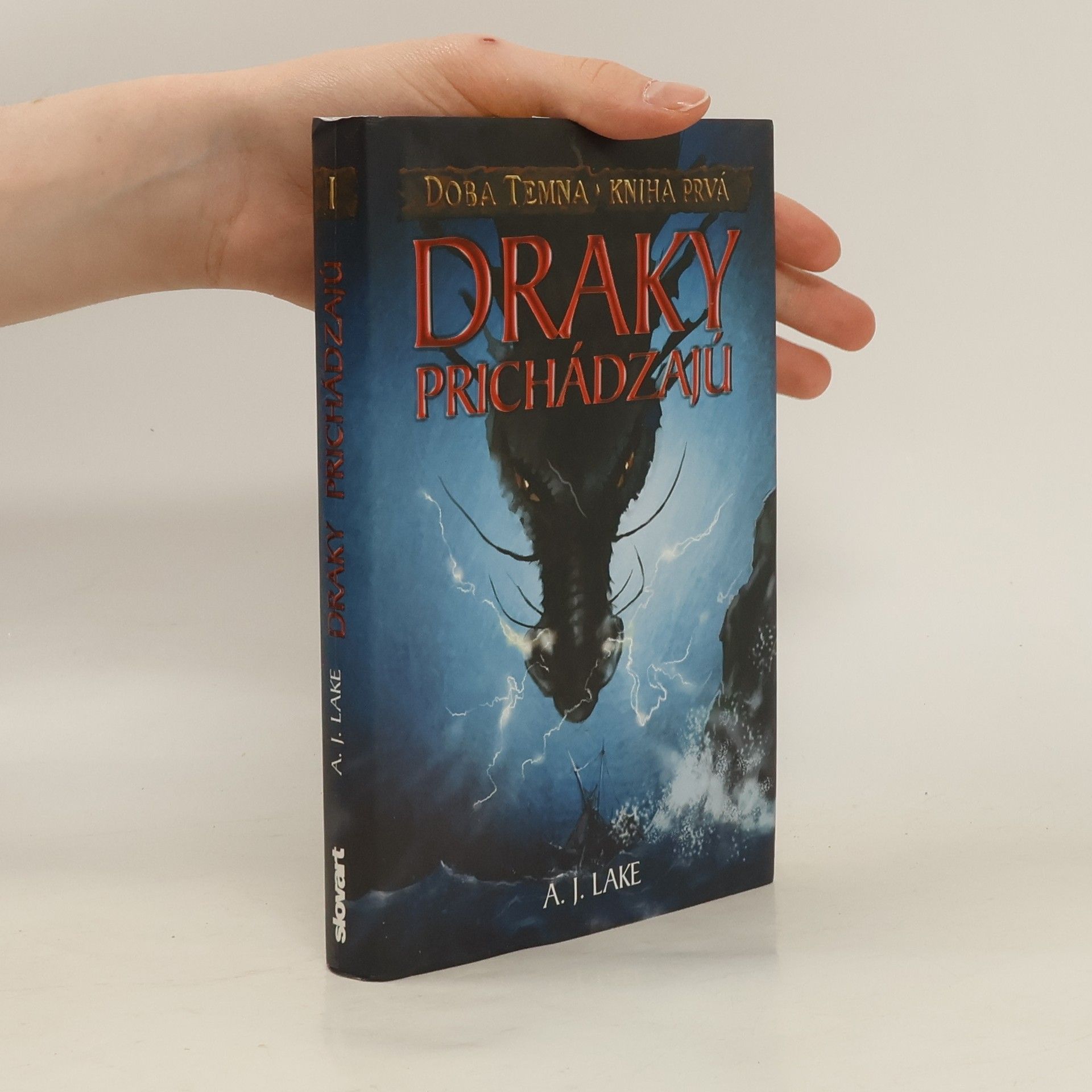 A. J. Lake Draky prichádzajú