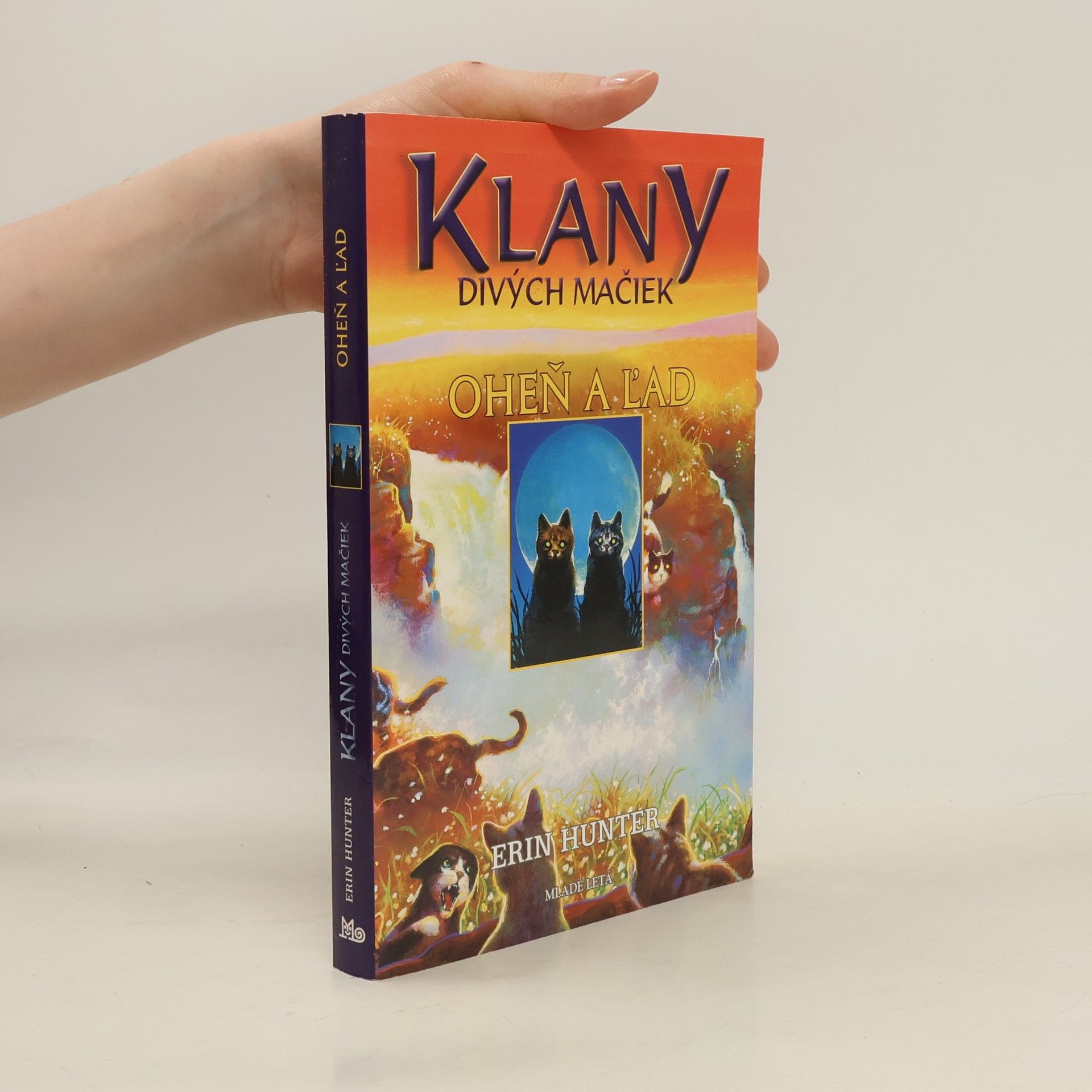 Erin Hunter Oheň a ľad
