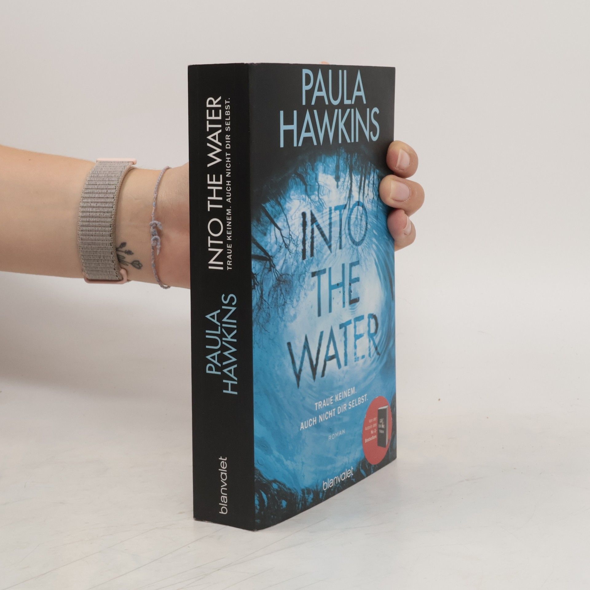 Paula Hawkins Into the Water