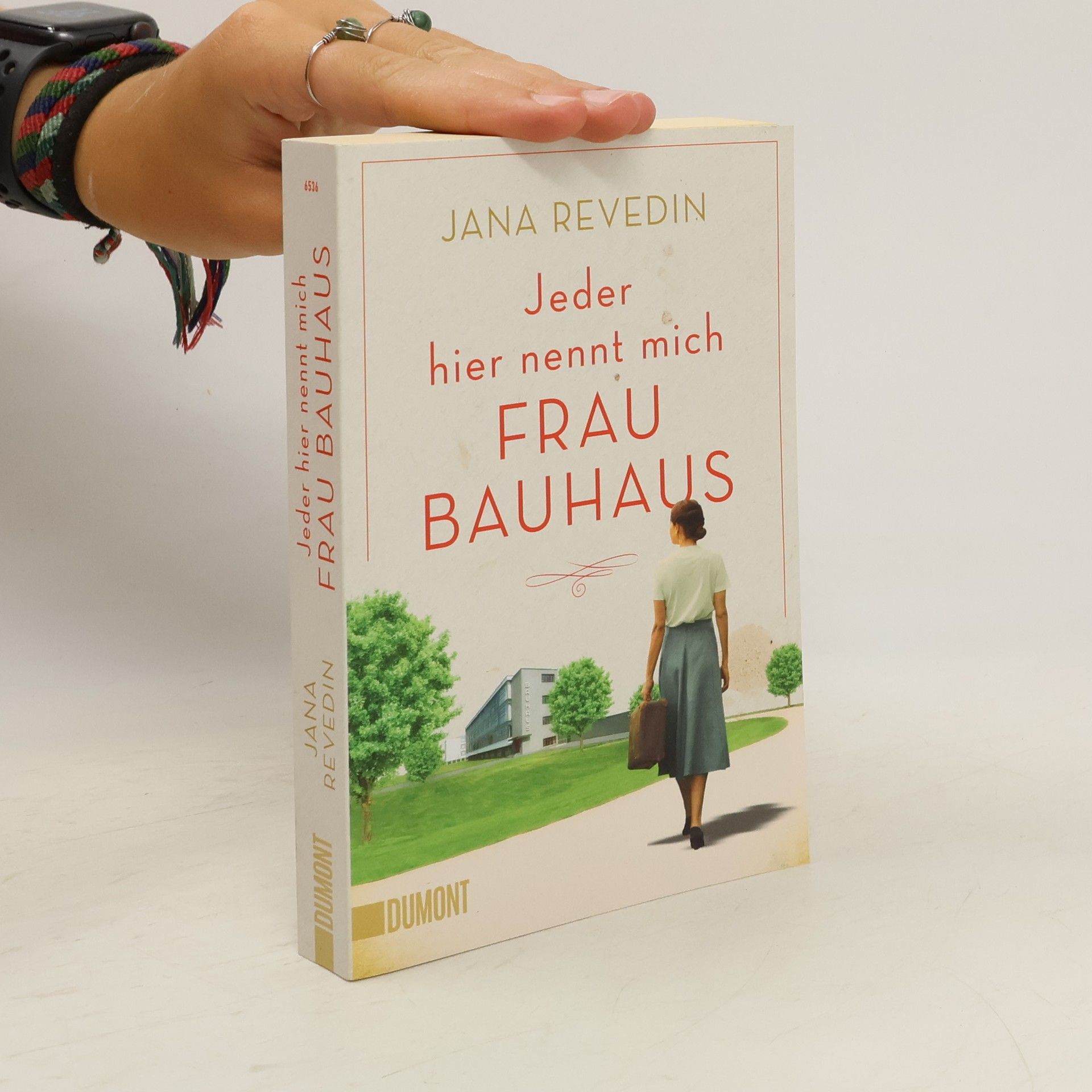 Jana Revedin Jeder hier nennt mich Frau Bauhaus