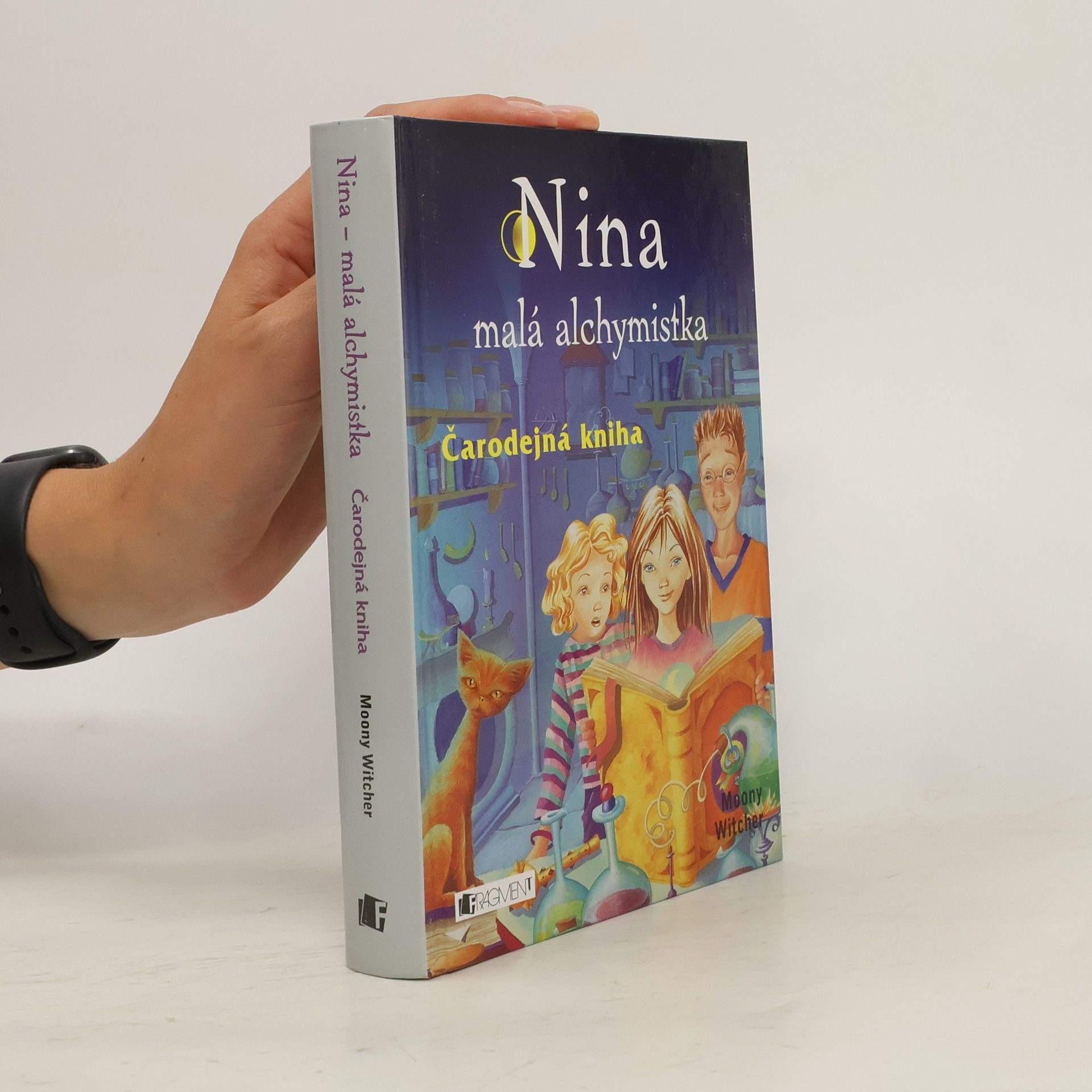 moony witcher Nina, malá alchymistka: Čarodejná kniha