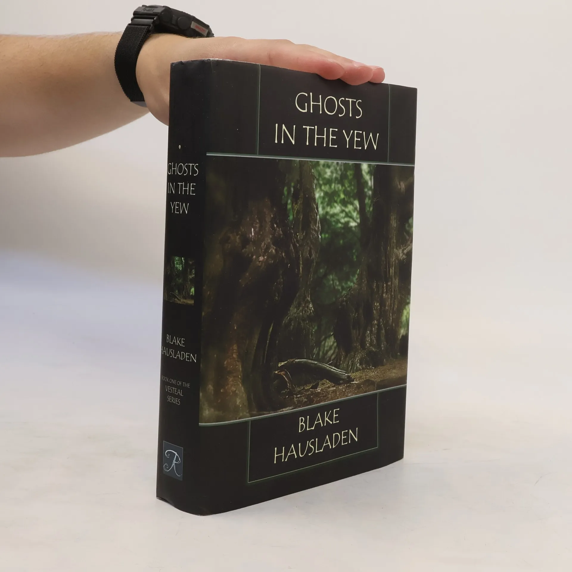 Ghosts in the Yew | Blake Hausladen | Englisch | Book
