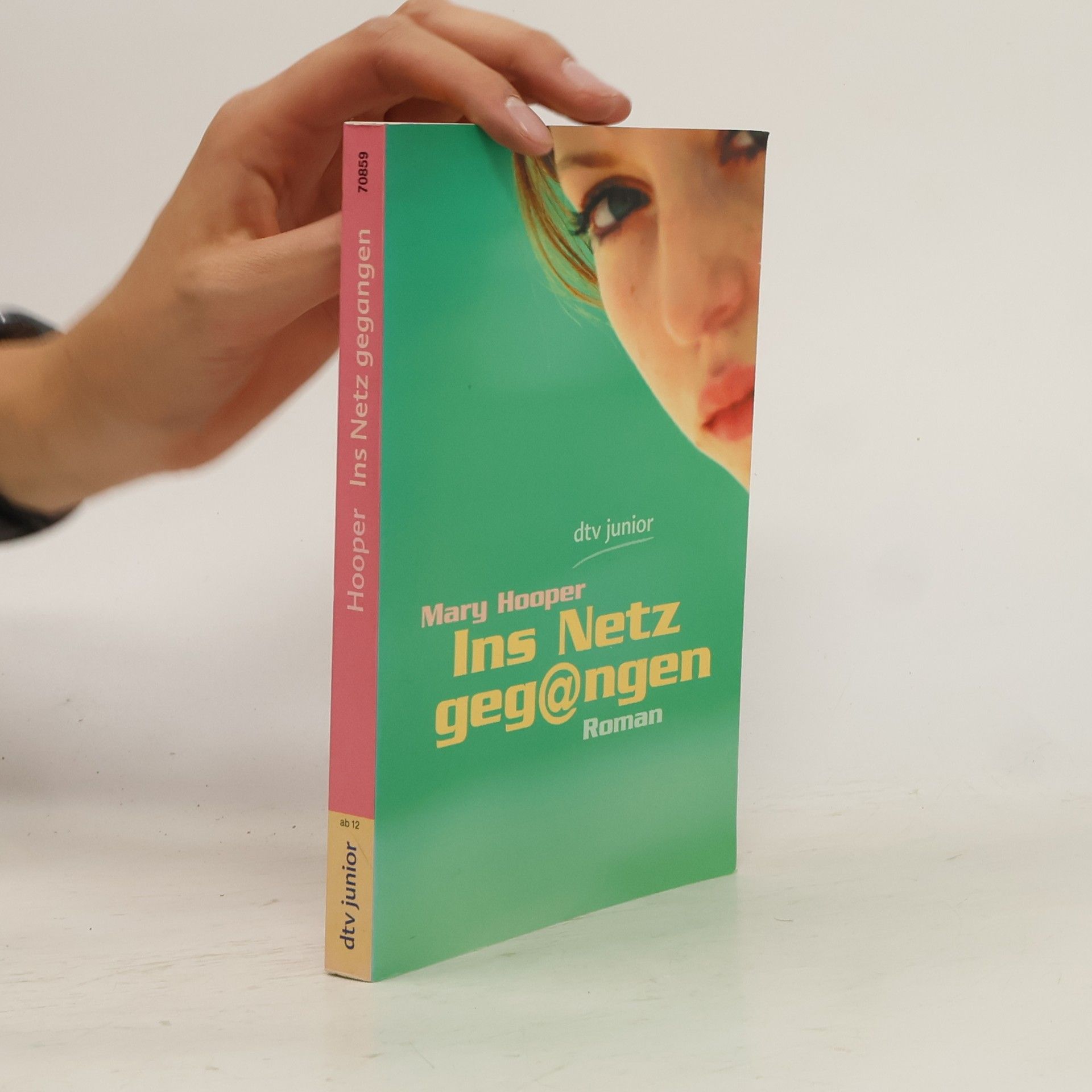 Mary Hooper Ins Netz gegangen