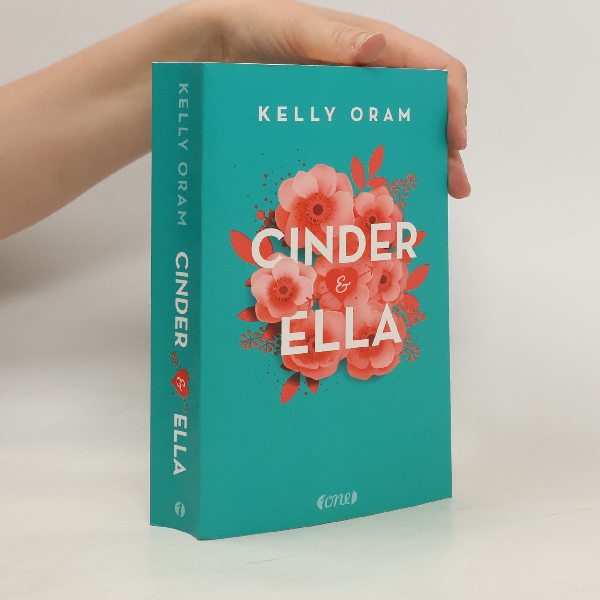 Kelly Oram Cinder & Ella 1