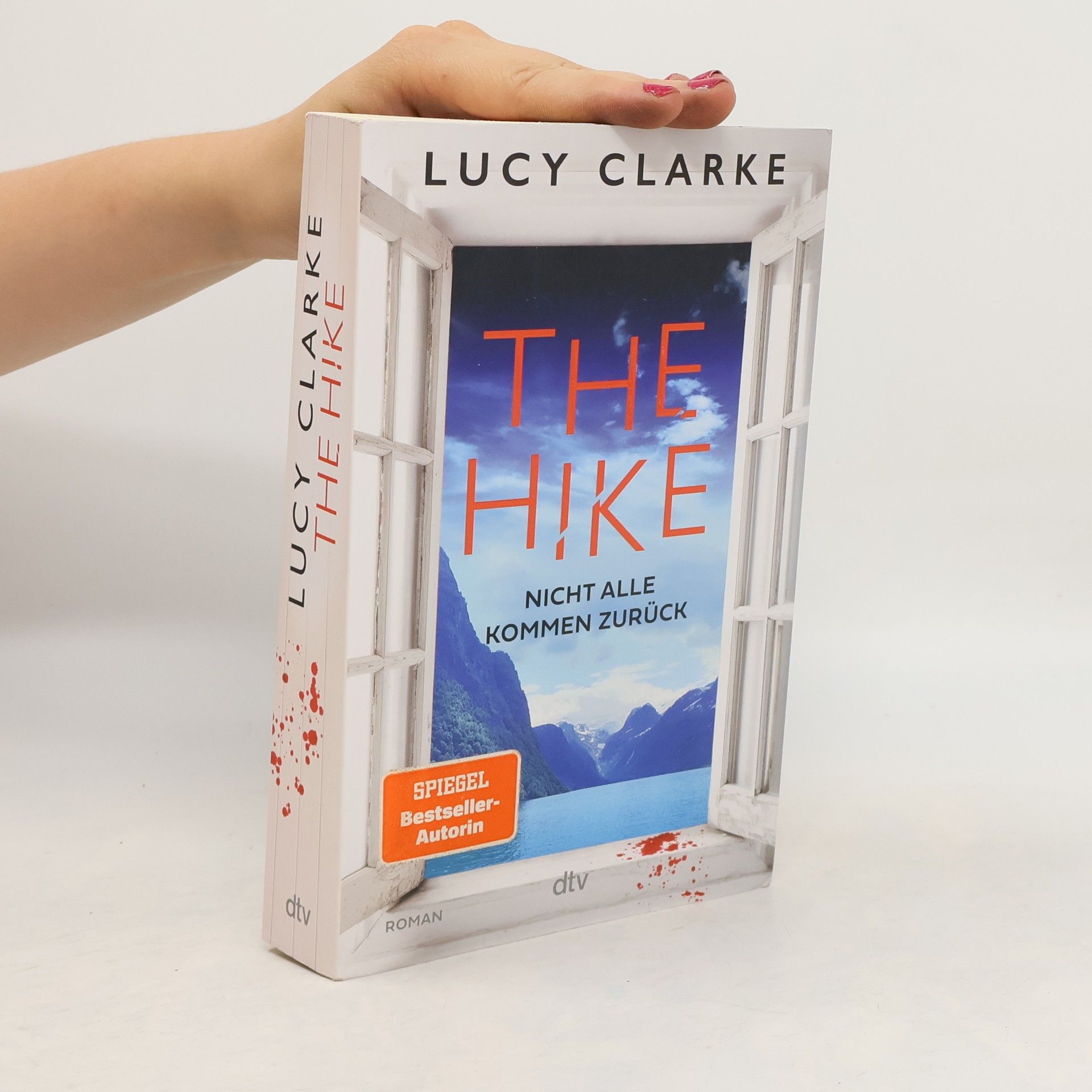 Lucy Clarke The Hike