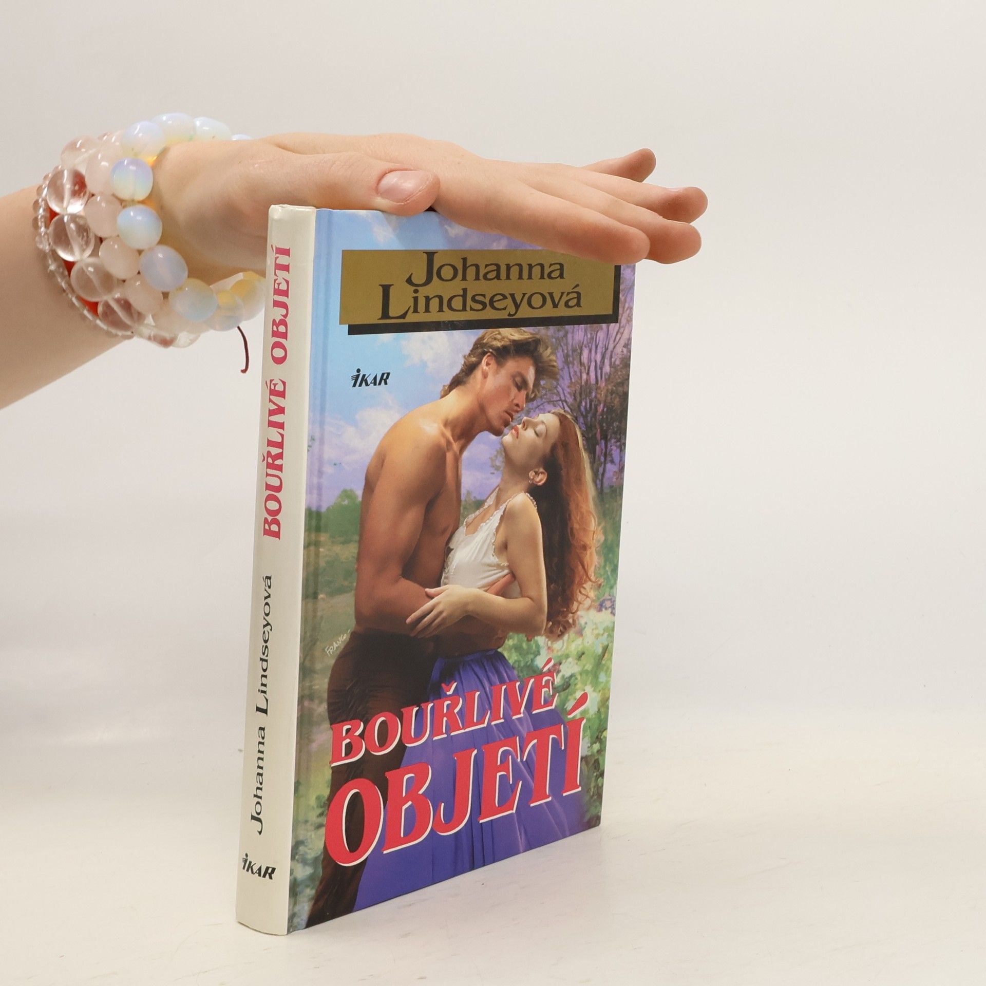Johanna Lindsey Bouřlivé objetí