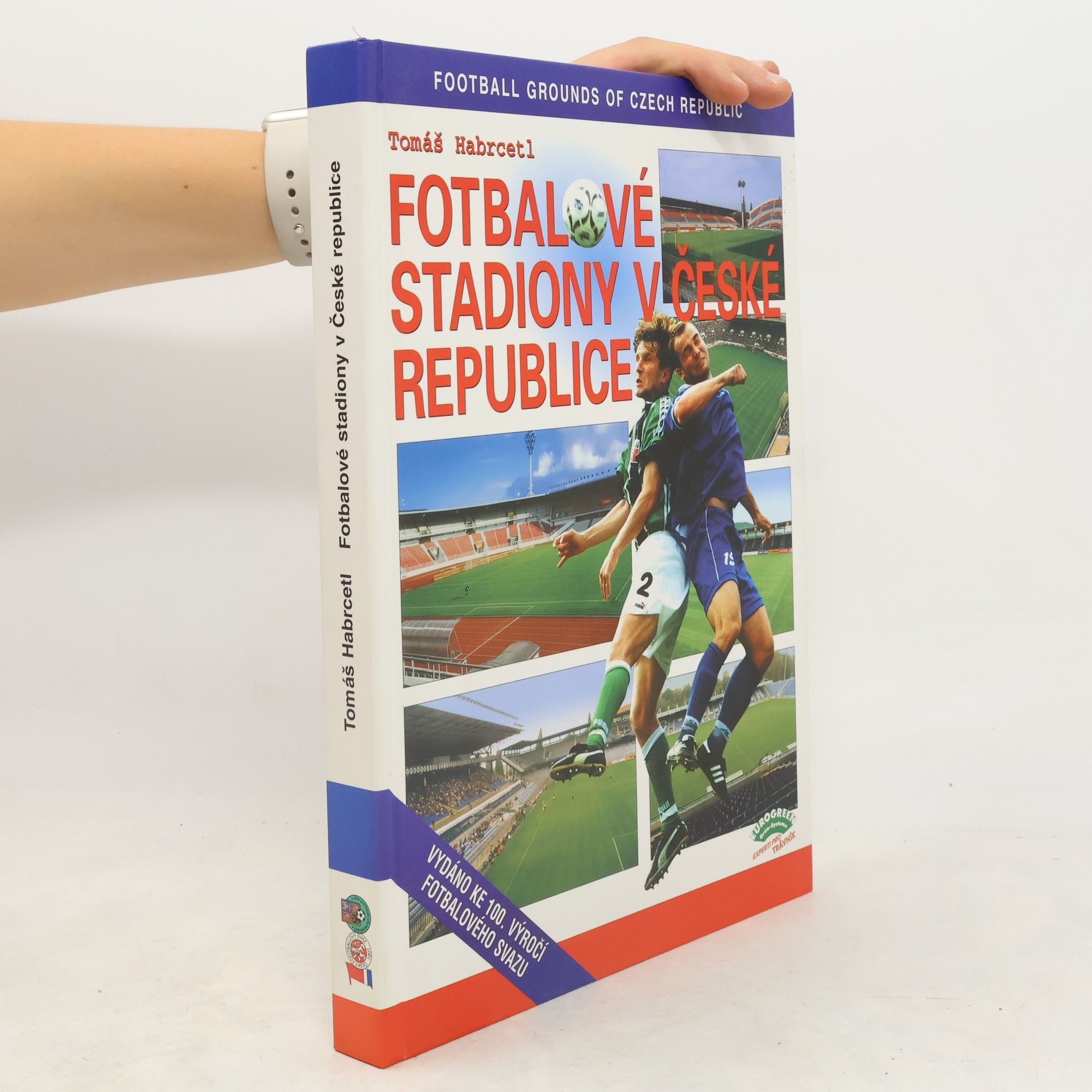 Tomáš Habrcetl Fotbalové stadiony v České republice. Football grounds of the Czech Republic