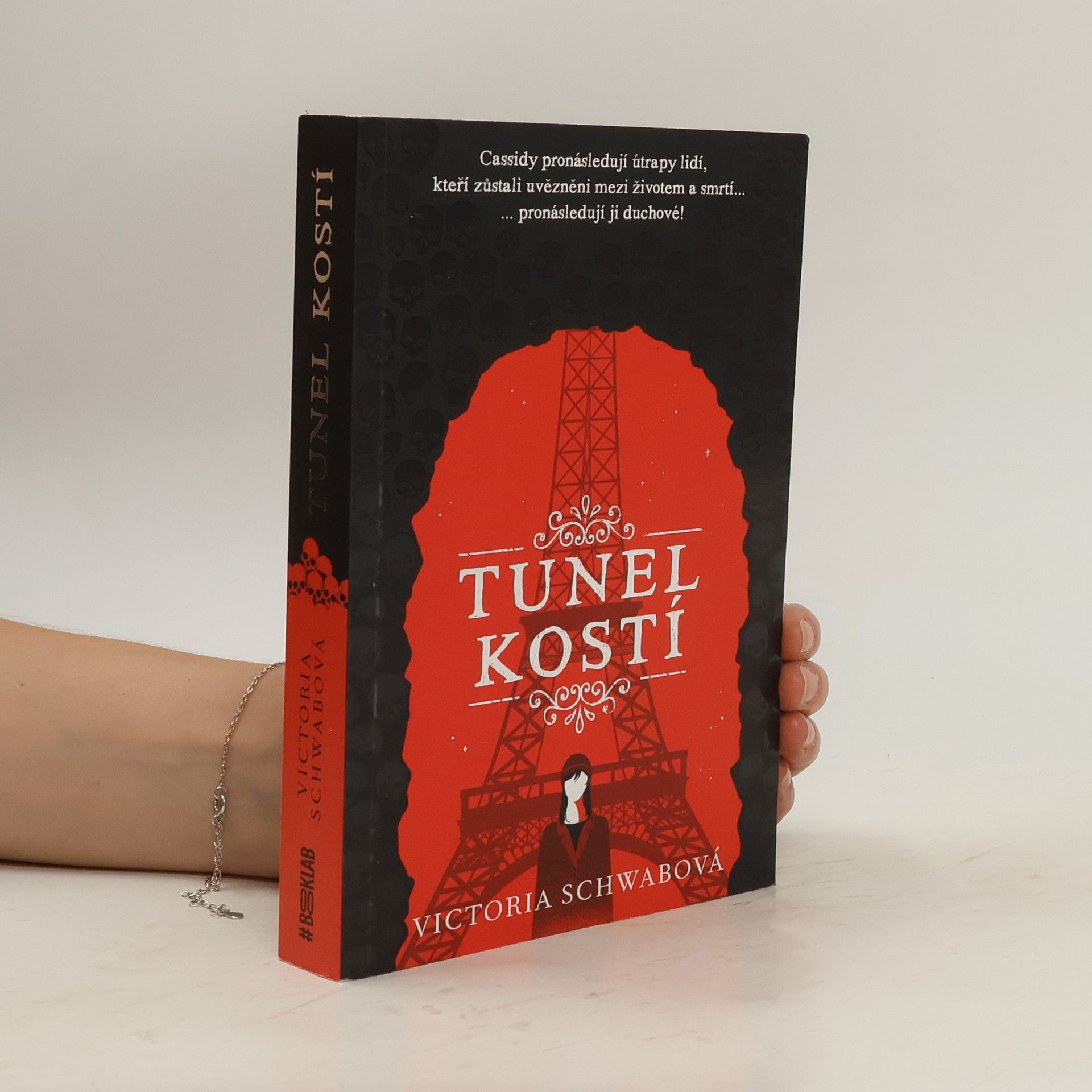Victoria Schwab Tunel kostí