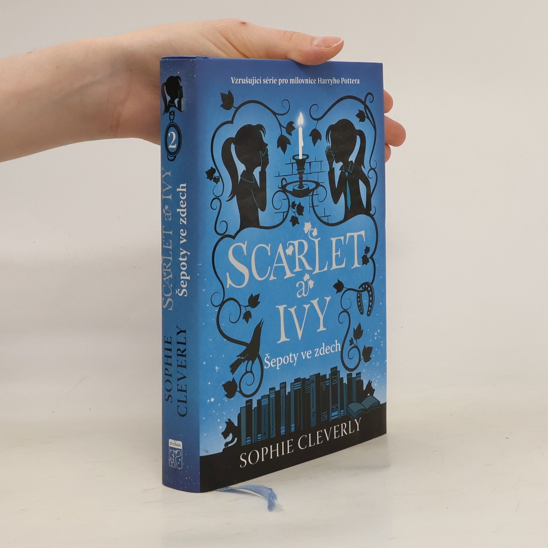 Sophie Cleverly Scarlet a Ivy. Šepoty ve zdech