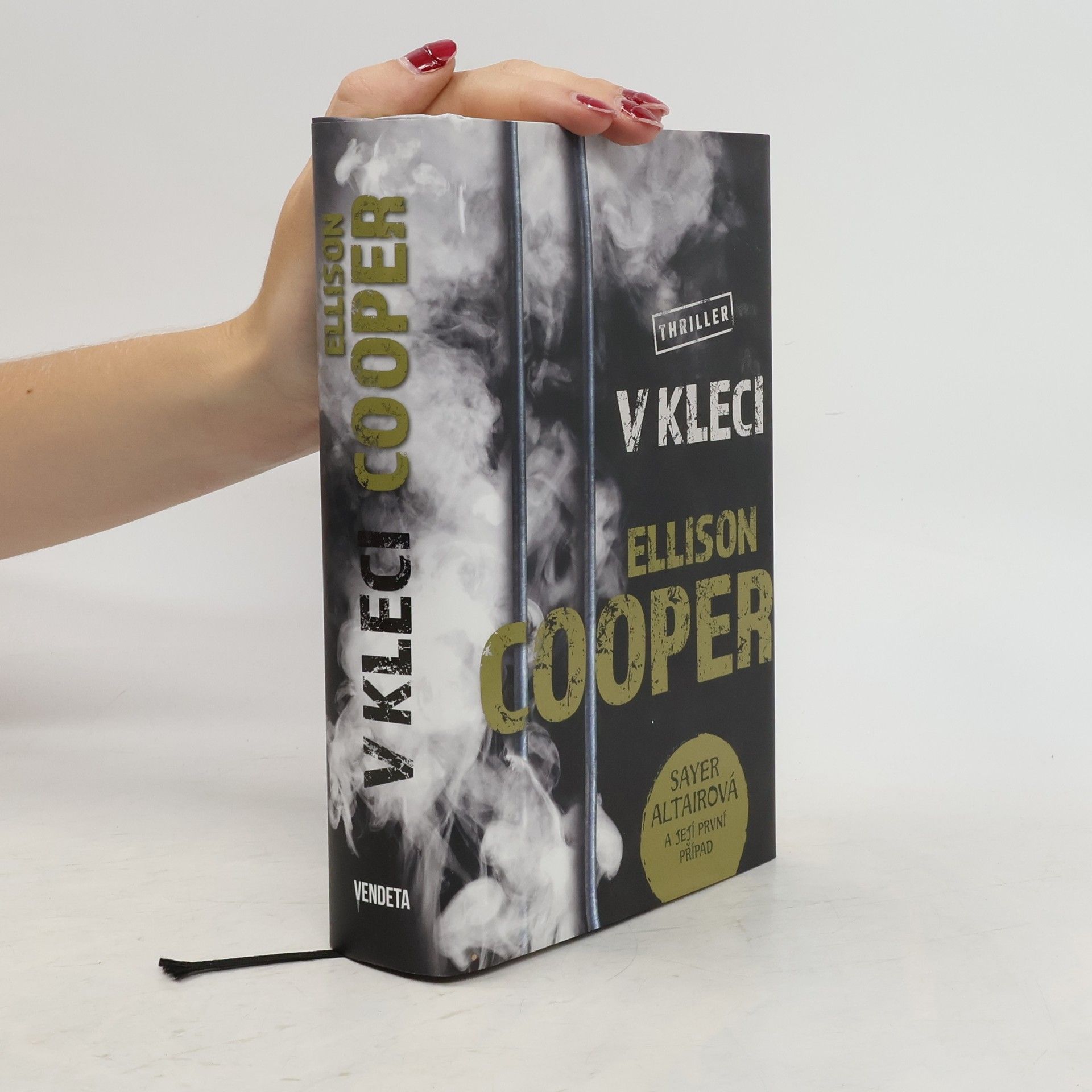 Ellison Cooper V kleci
