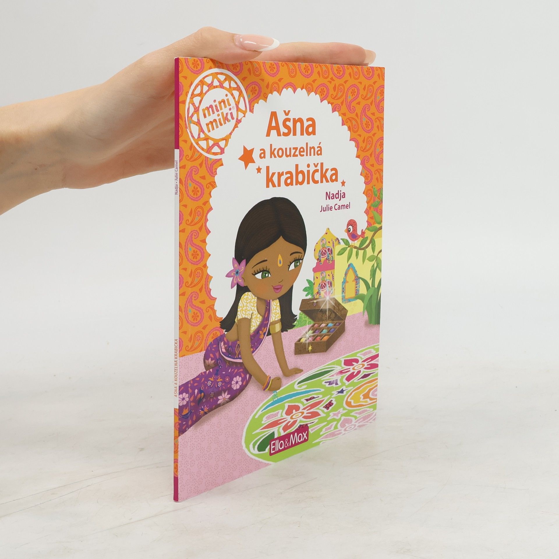 Julie Camel Ašna a kouzelná krabička