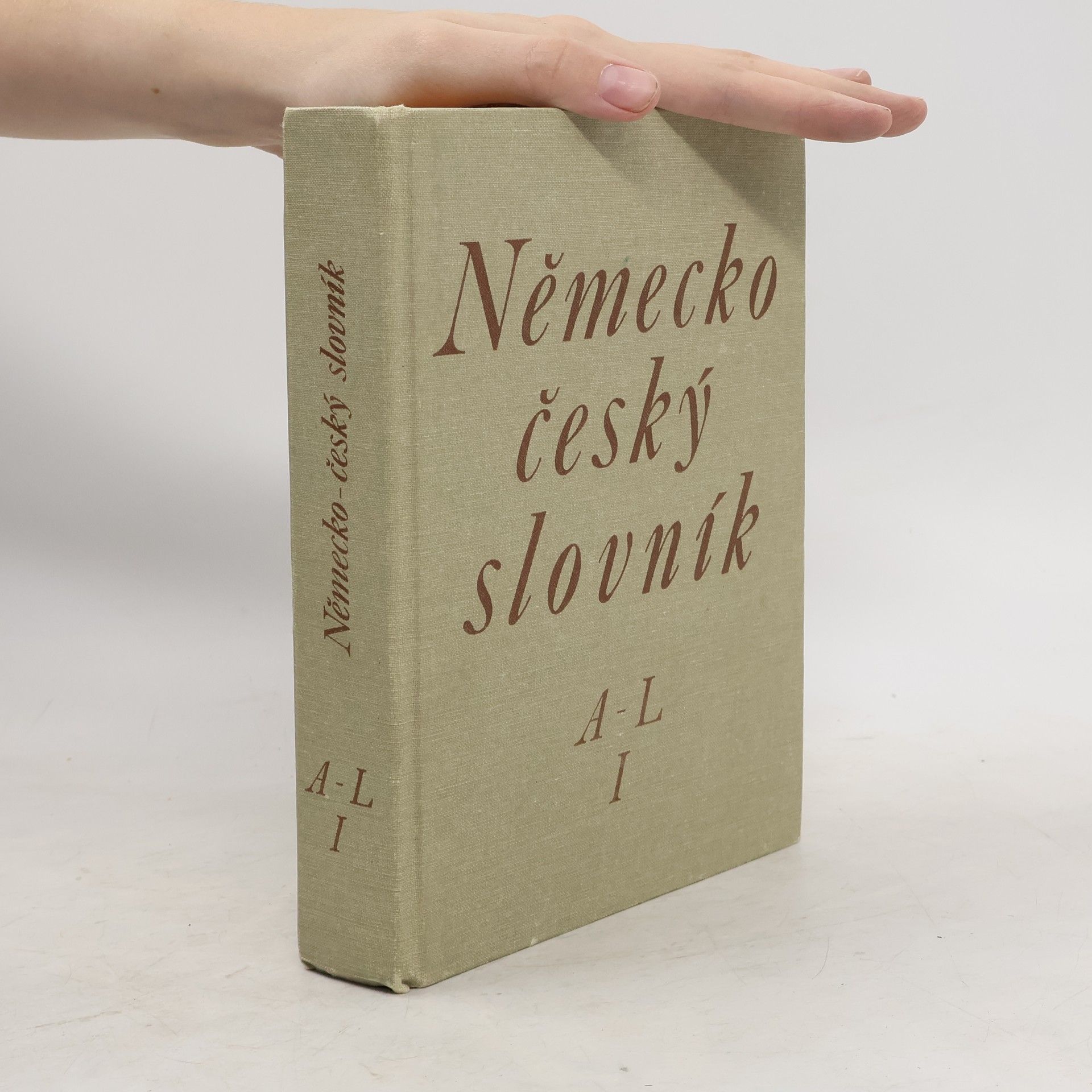 Hugo Siebenschein Německo-český slovník. A-L. 1. díl