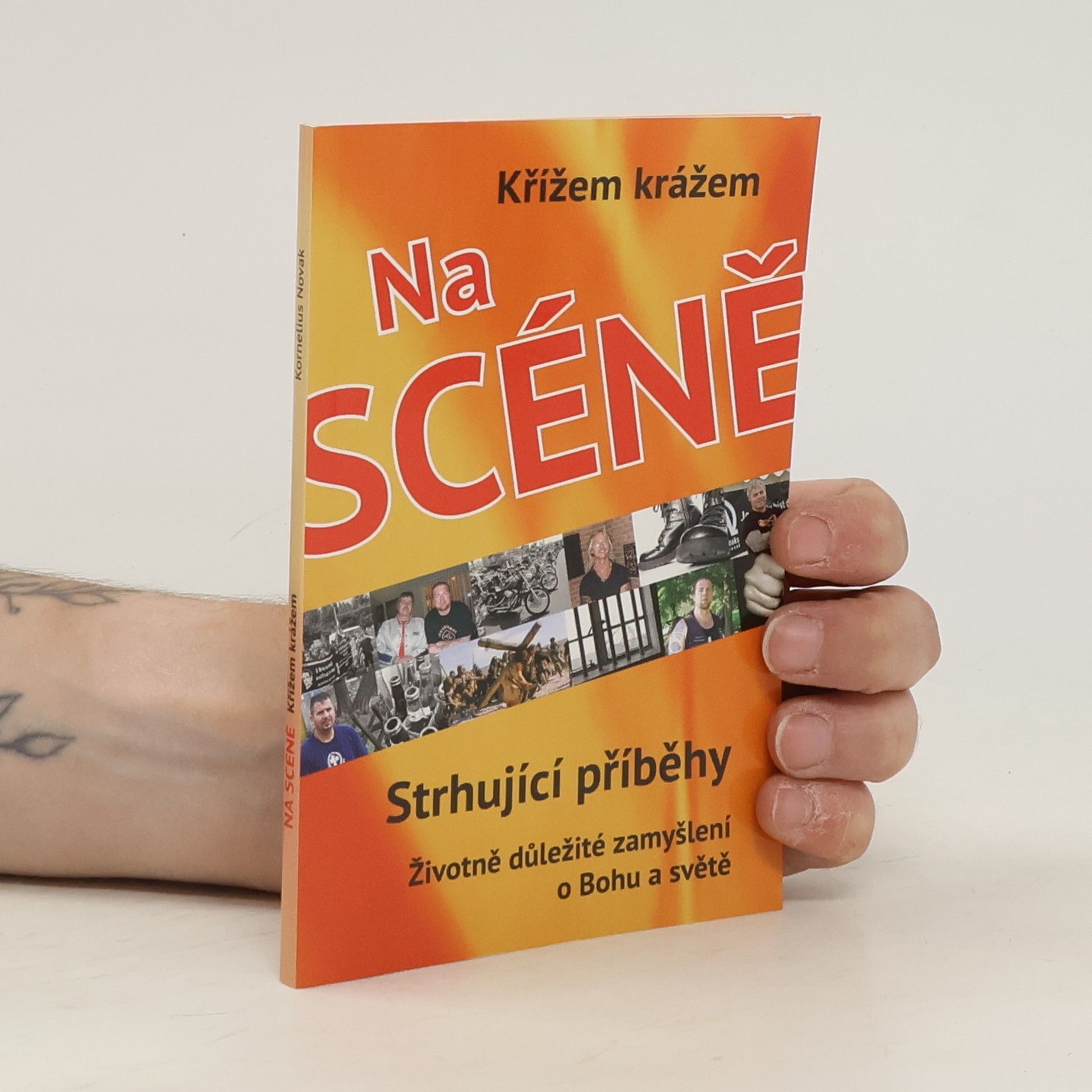 Kornelius Novak Křížem krážem na scéně
