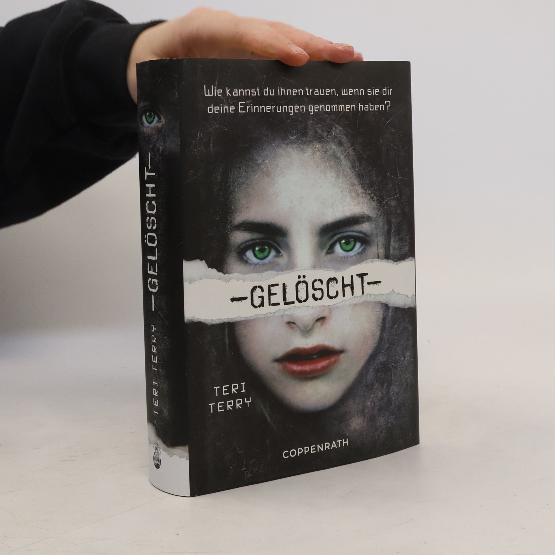 Teri Terry Gelöscht